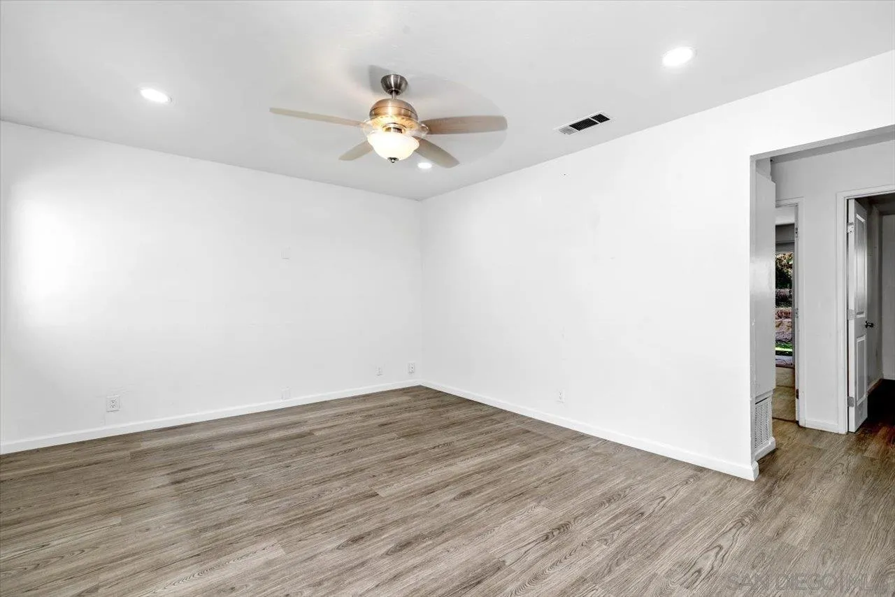 https://cdn.realtyfeed.com/cdn/127/260016023/6940b67a90aaa36ca49f606729cb8b6e.webp