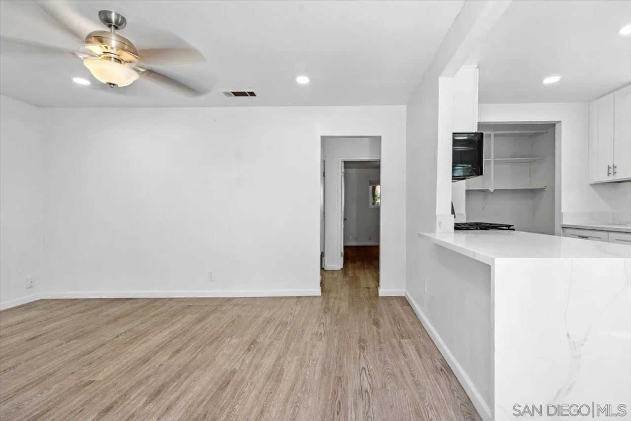 https://cdn.realtyfeed.com/cdn/127/260016023/ce4b99f298977c559d5b97cf709cd669.webp
