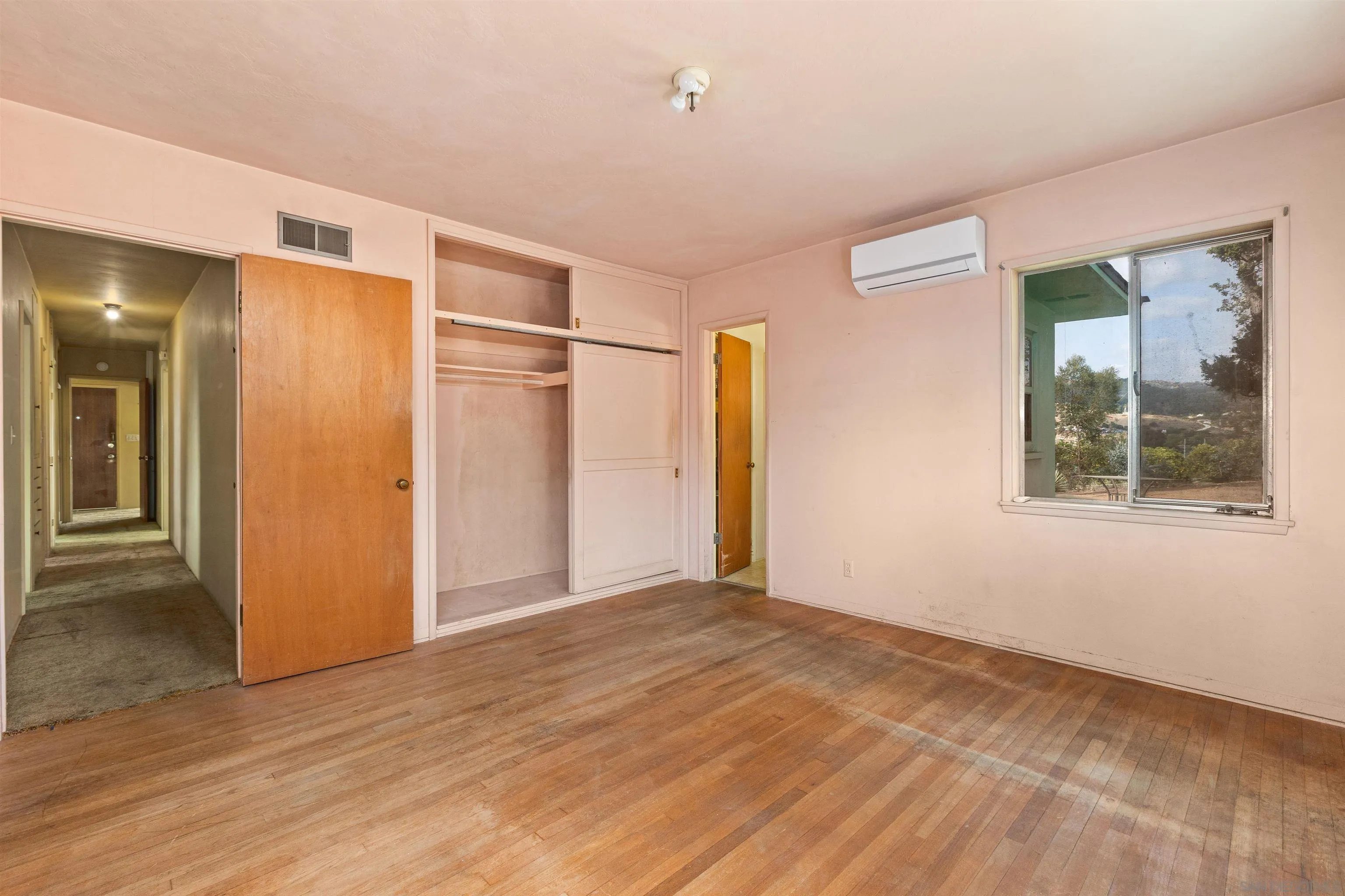https://cdn.realtyfeed.com/cdn/127/260016034/2c8382420a0b61db033221a27b786b29.webp