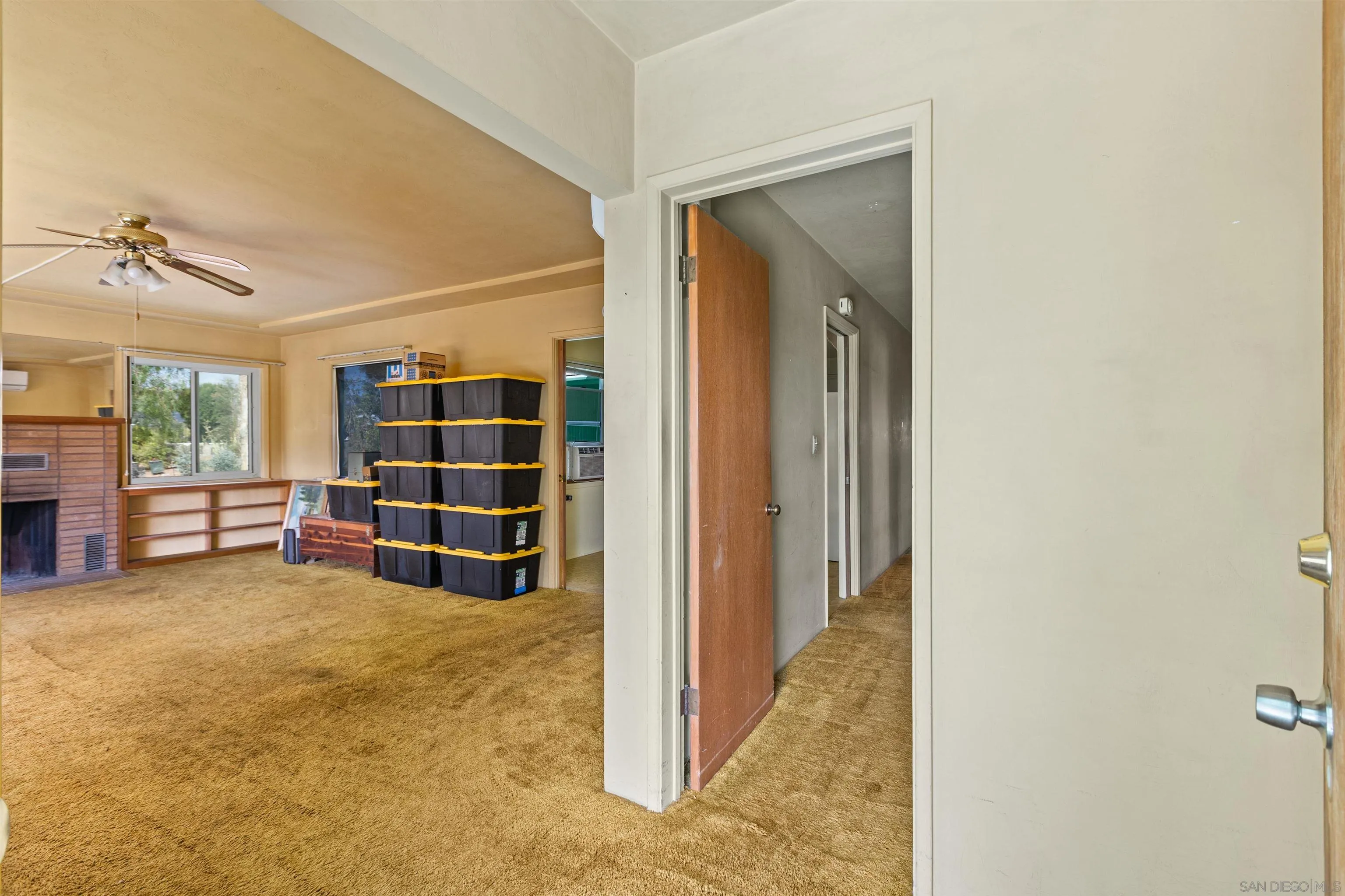 https://cdn.realtyfeed.com/cdn/127/260016034/4cbdd2878377d9a1f6adc1e105411f04.webp