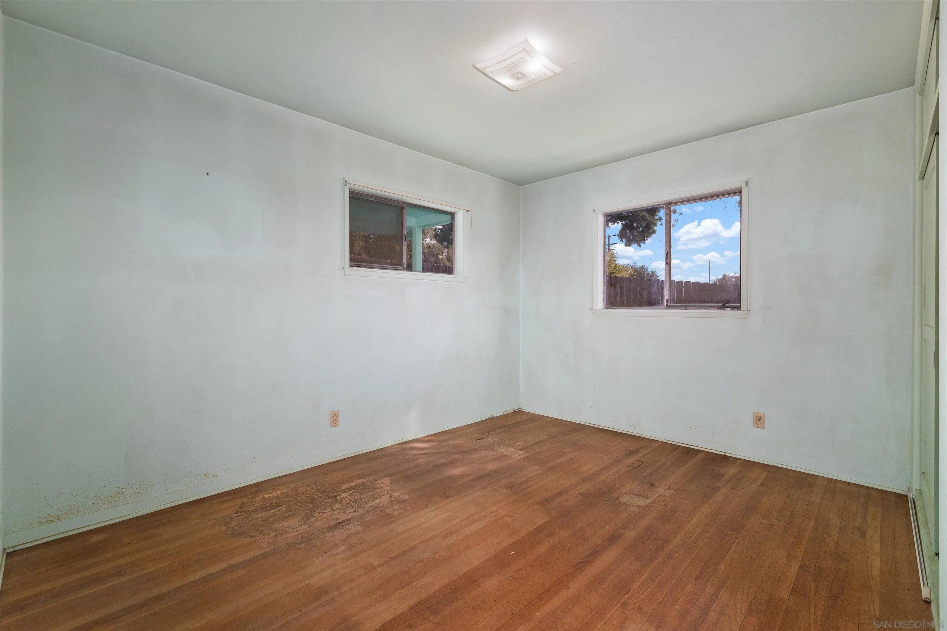 https://cdn.realtyfeed.com/cdn/127/260016034/55e324a02171af6317befe6db1e81bfd.webp