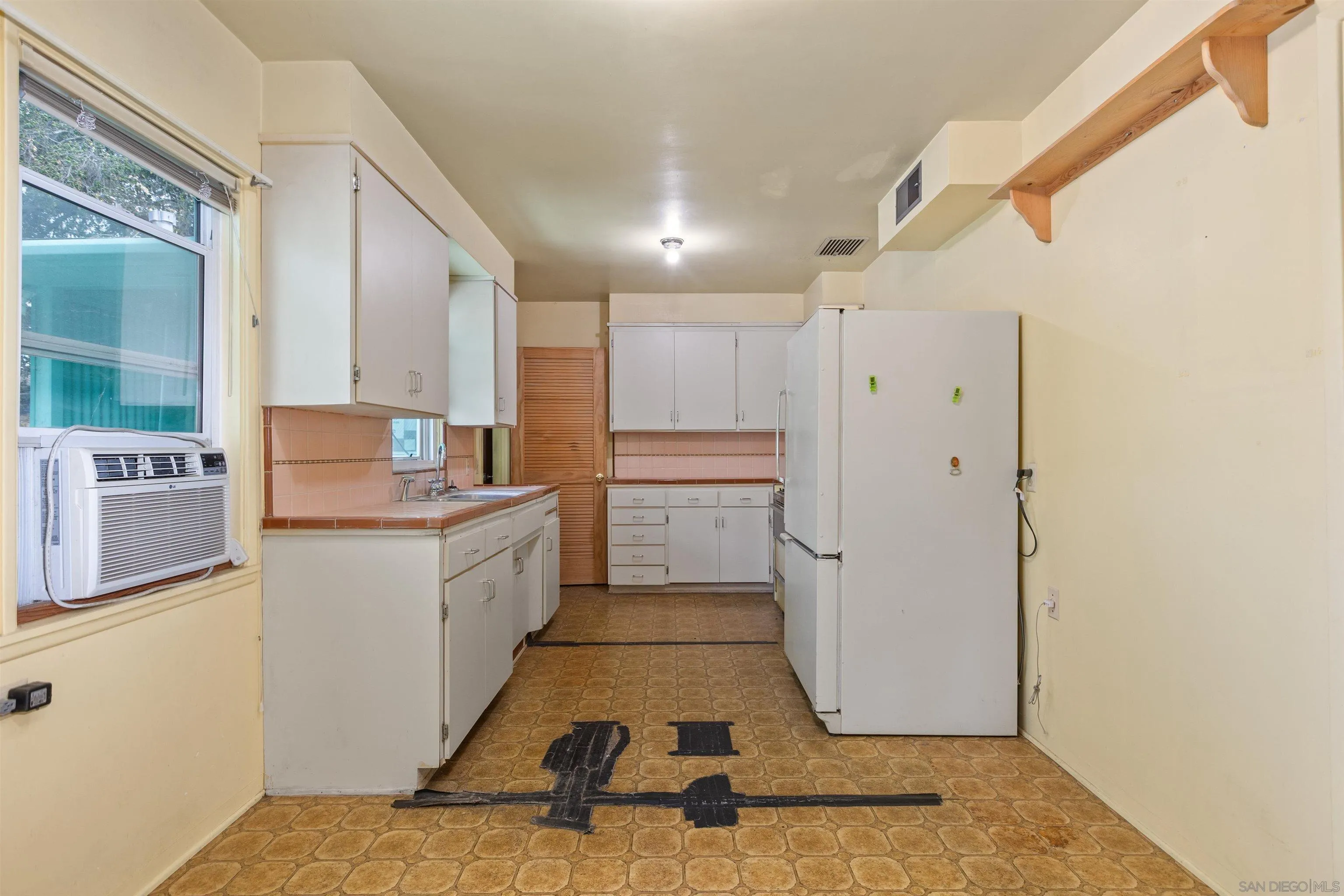 https://cdn.realtyfeed.com/cdn/127/260016034/60addd93c199494886fac01c39b62892.webp
