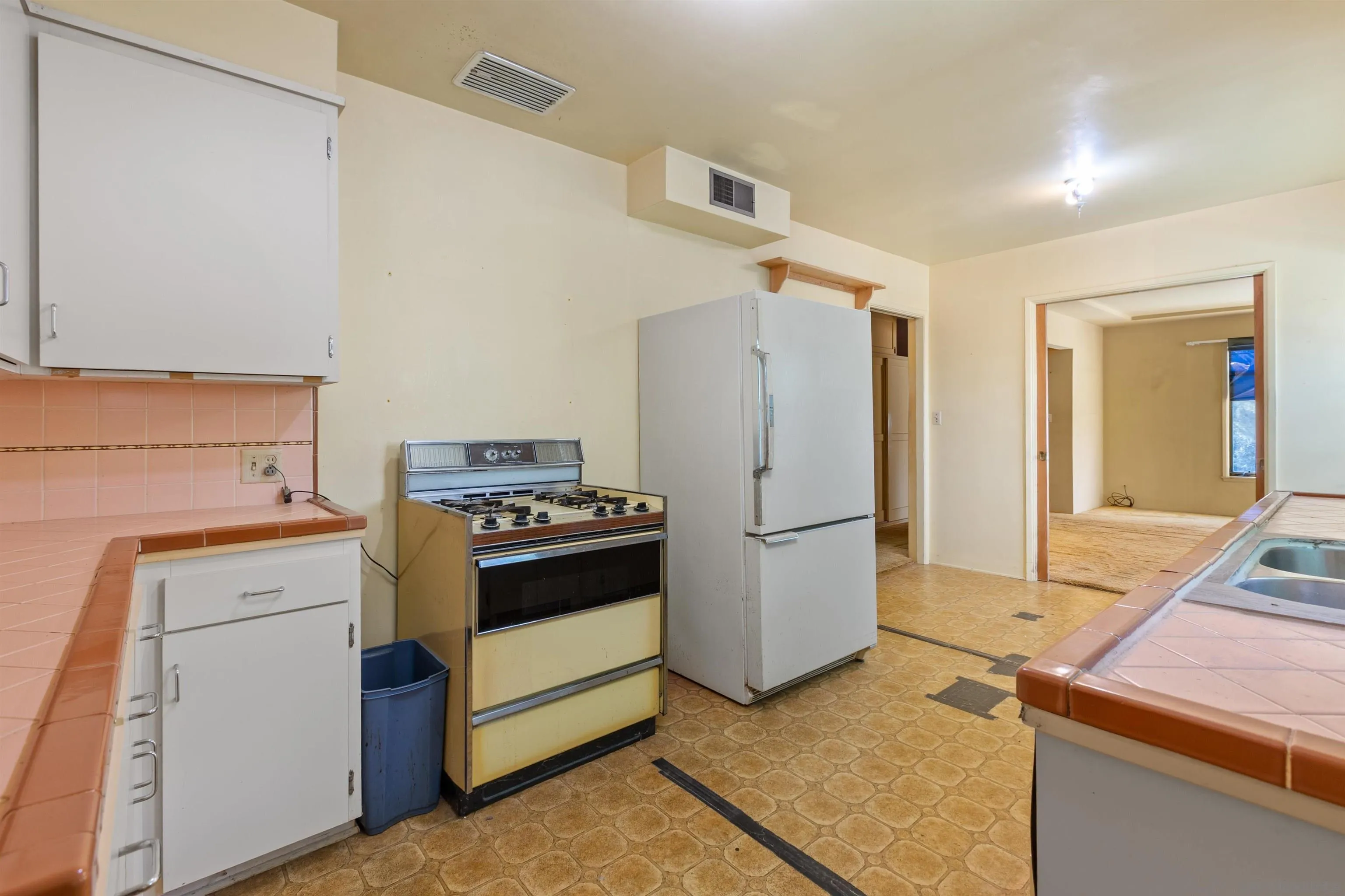 https://cdn.realtyfeed.com/cdn/127/260016034/6e3d3a75172b9e5367da2d98125b0fee.webp