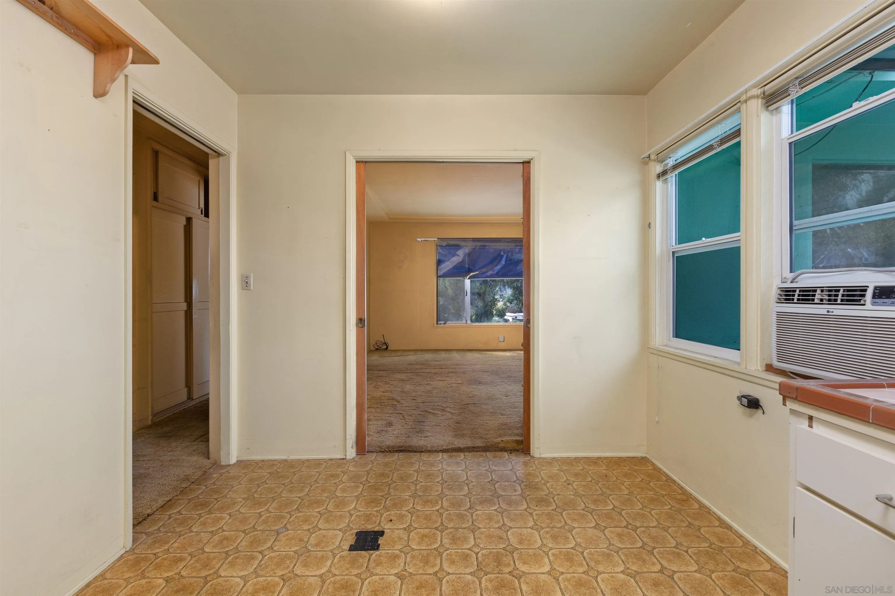 https://cdn.realtyfeed.com/cdn/127/260016034/a4b029a7ab5aa2c04c7ec815ade3cf11.webp