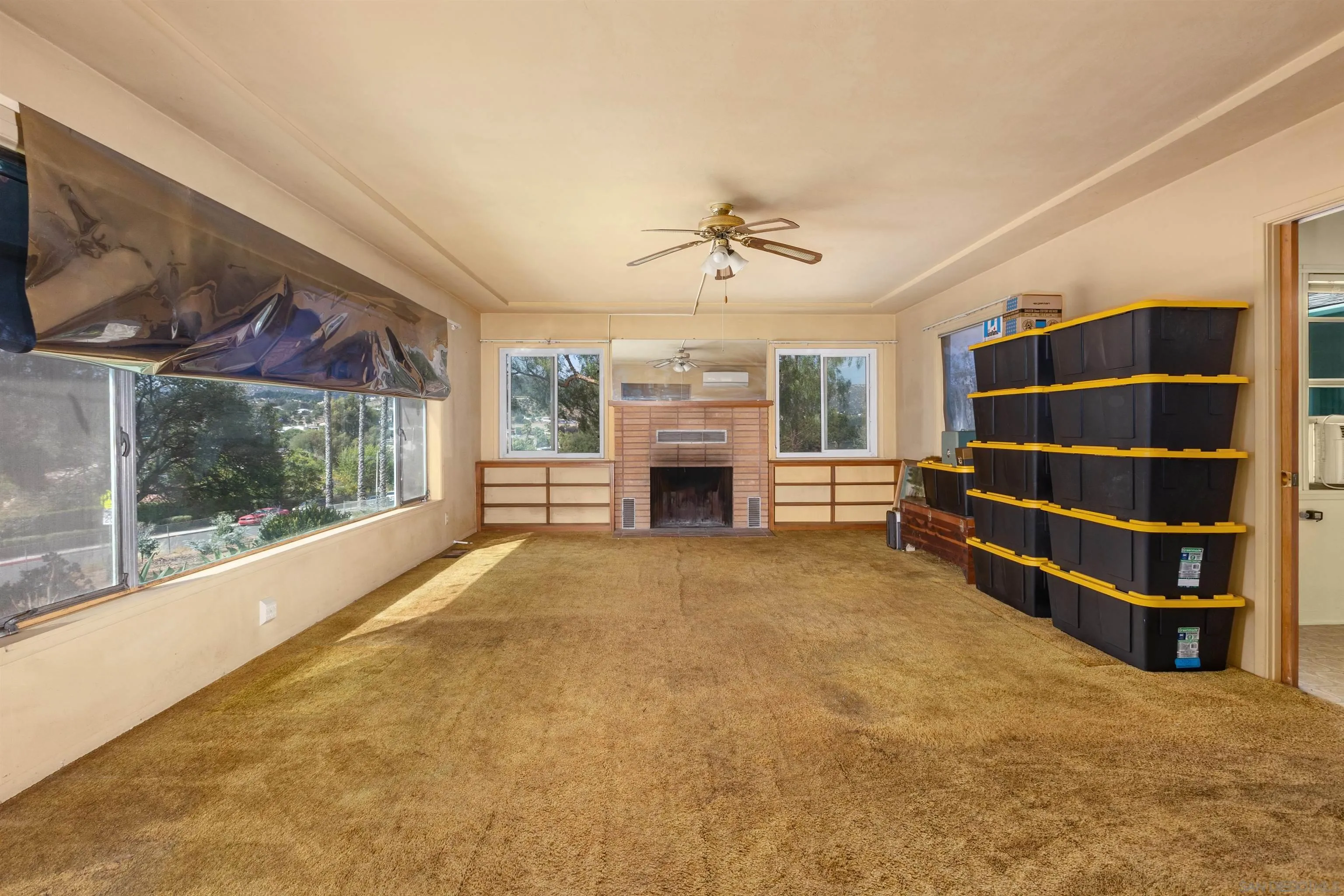 https://cdn.realtyfeed.com/cdn/127/260016034/aa940aaf721ea3a4040b9872750dcb30.webp