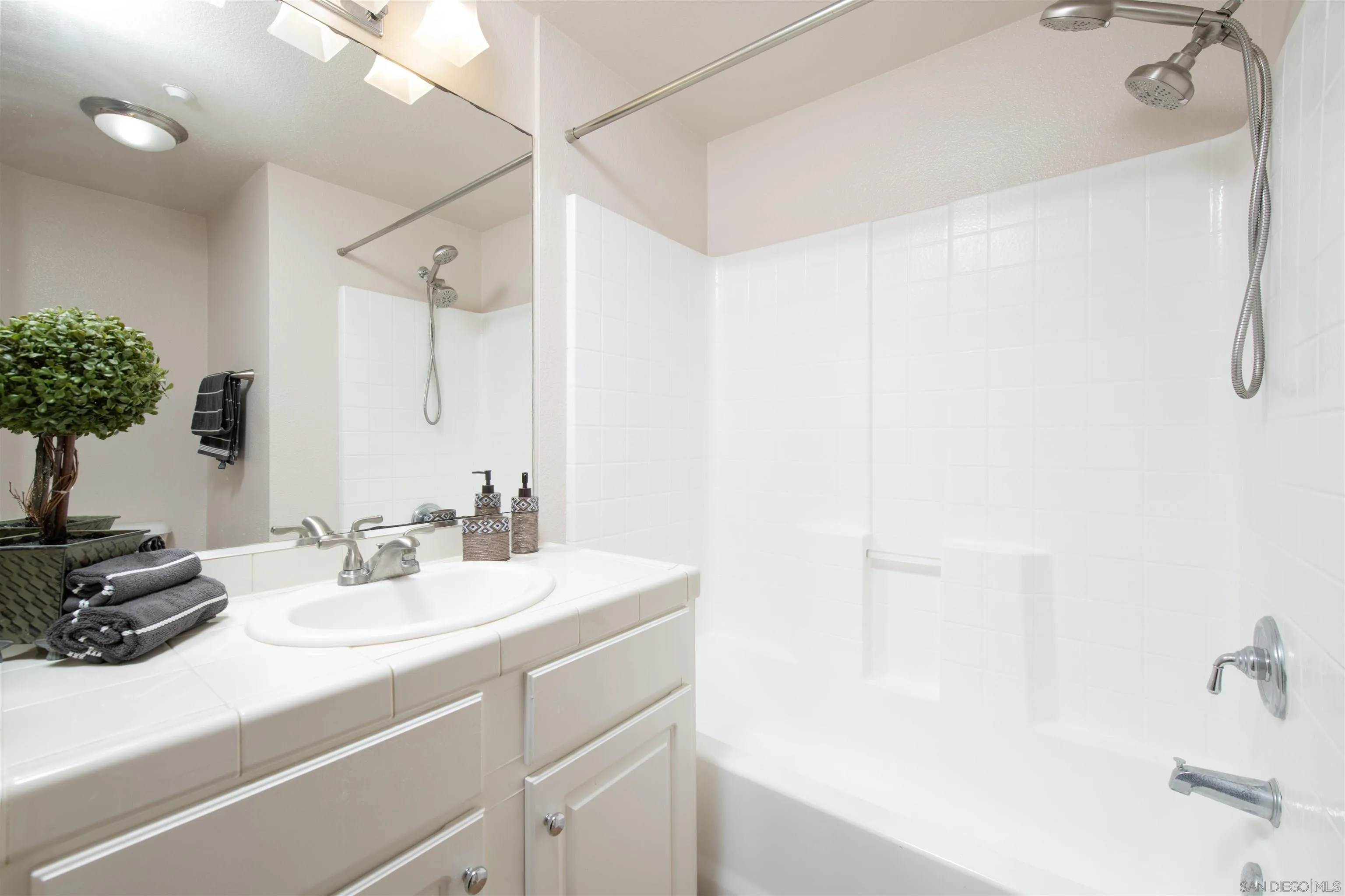Photo #13: 260016035 Listing: Photo #13