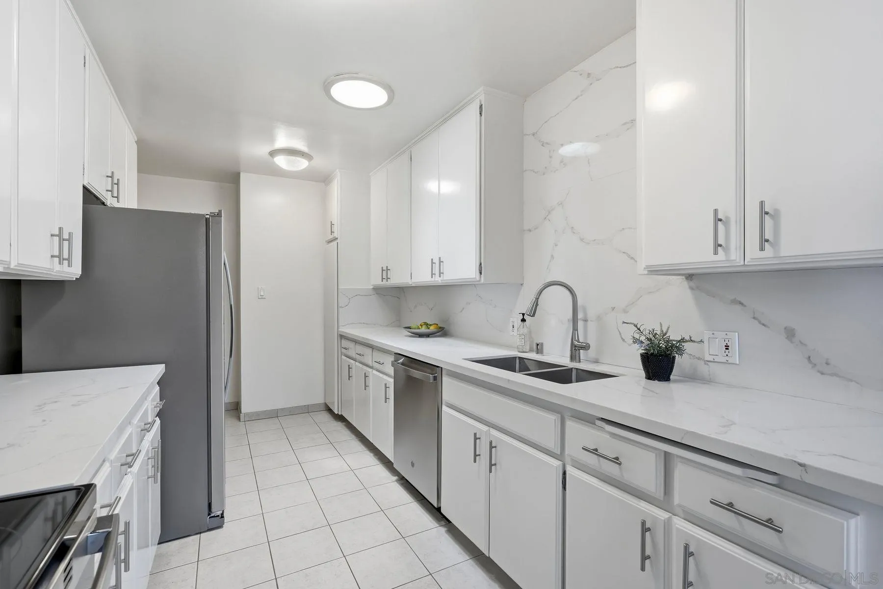 https://cdn.realtyfeed.com/cdn/127/260016042/724a923f10825331a22acdd0d39afcf6.webp