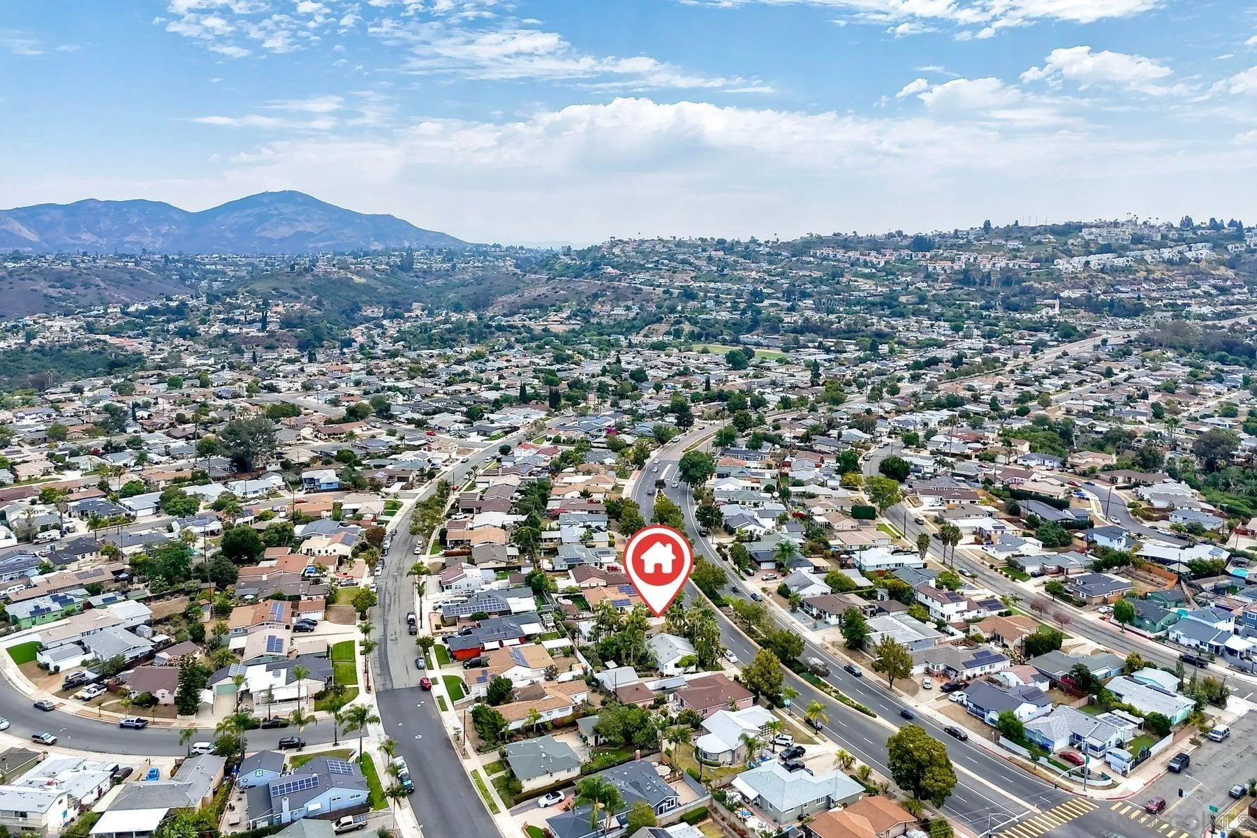 https://cdn.realtyfeed.com/cdn/127/260016042/819f59fd30b9eb5ea6d4c82561cbbc02.webp