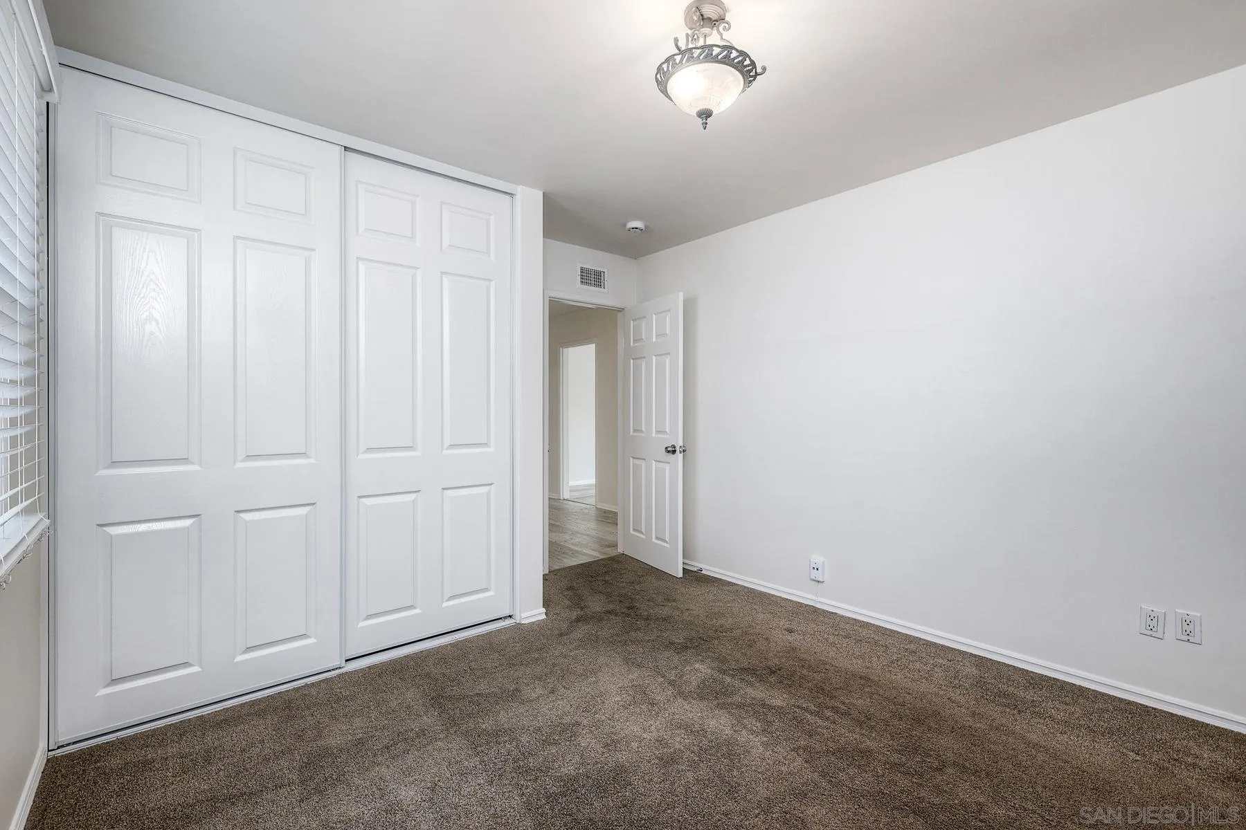 https://cdn.realtyfeed.com/cdn/127/260016042/8ed2b63957481c82fe0c4dbc54832935.webp