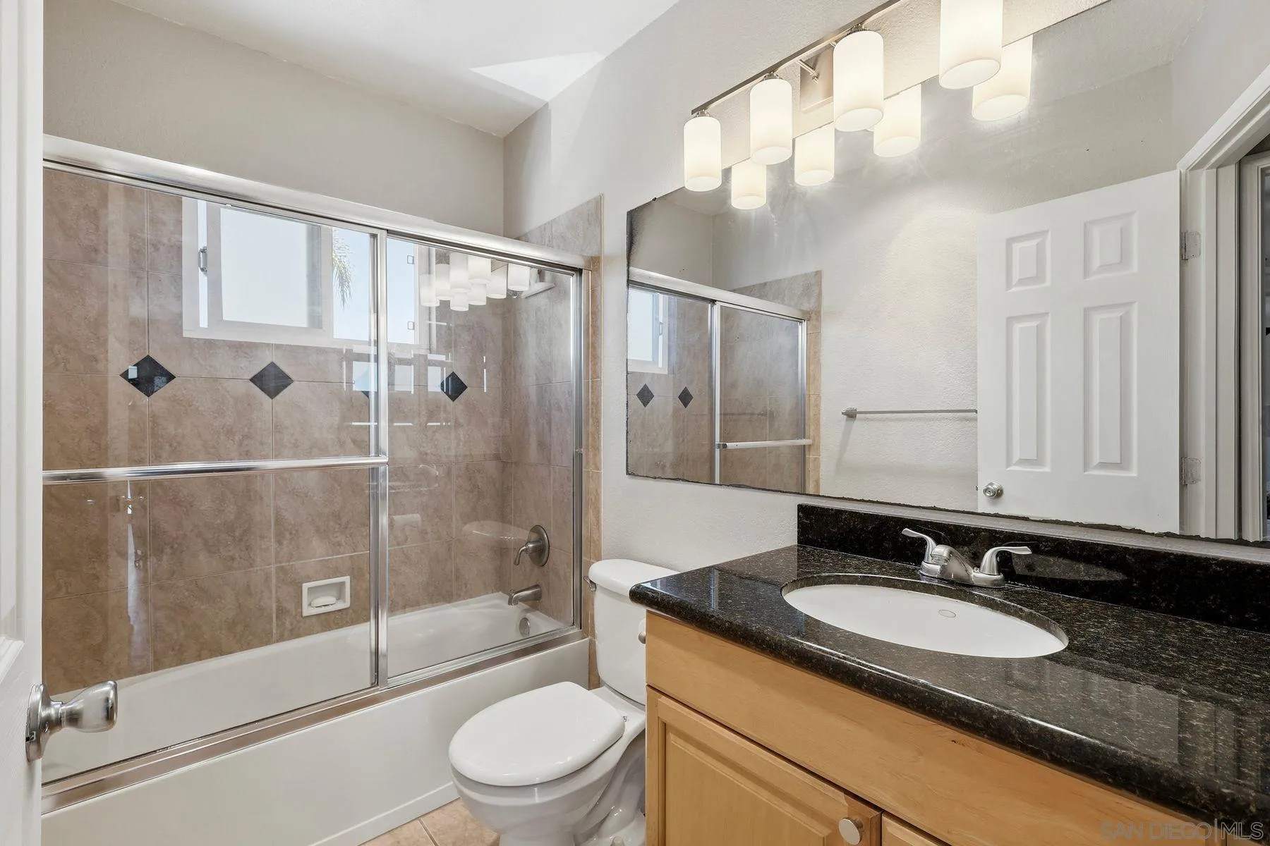 https://cdn.realtyfeed.com/cdn/127/260016066/8676fc0a9c5c0b8ec57f3141c99a2ad3.webp