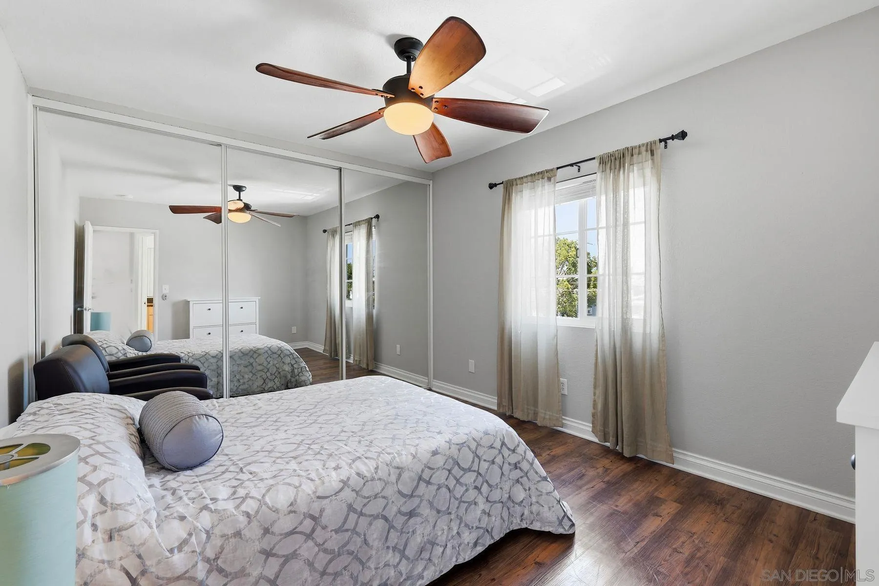 https://cdn.realtyfeed.com/cdn/127/260016066/e390b3ca1064d8f42c53f53dd732fd28.webp
