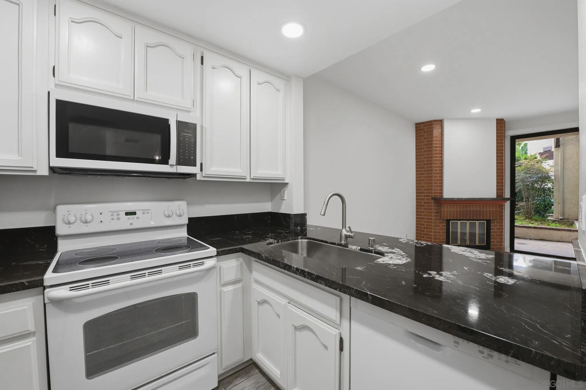 Photo #15: 260016069 Listing: Photo #15
