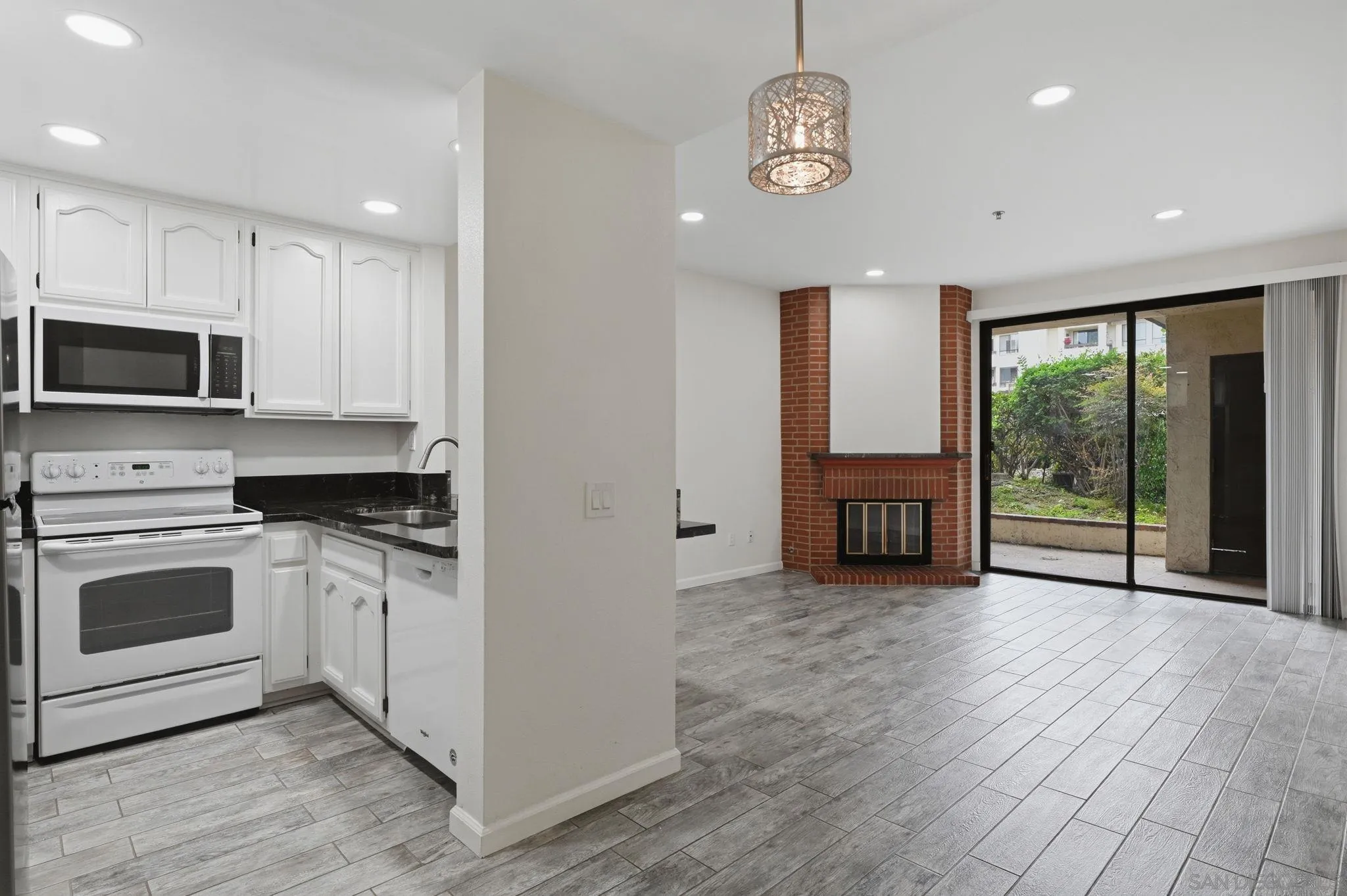 Photo #2: 260016069 Listing: Photo #2