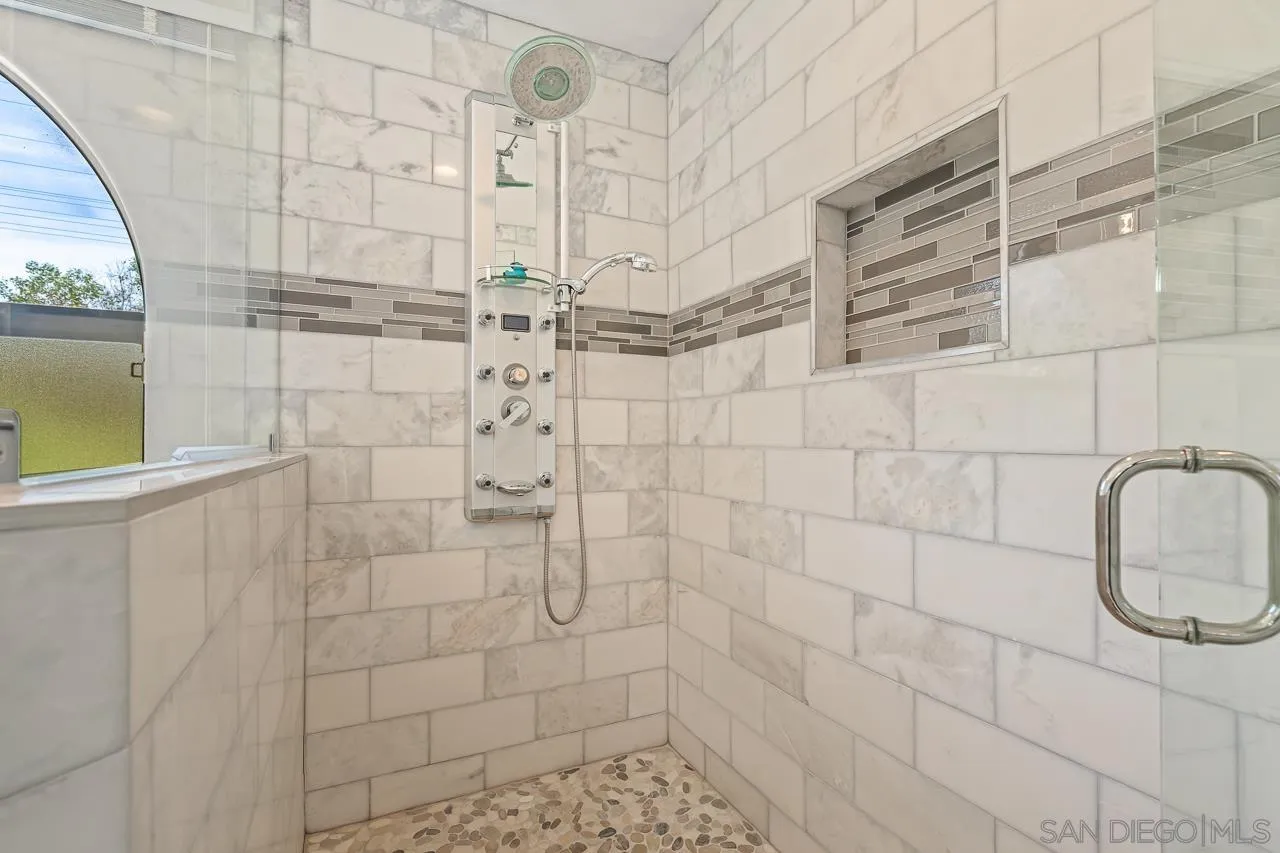 https://cdn.realtyfeed.com/cdn/127/260016070/1bd6a5a6d201bf53cdade8ab5b1cc574.webp