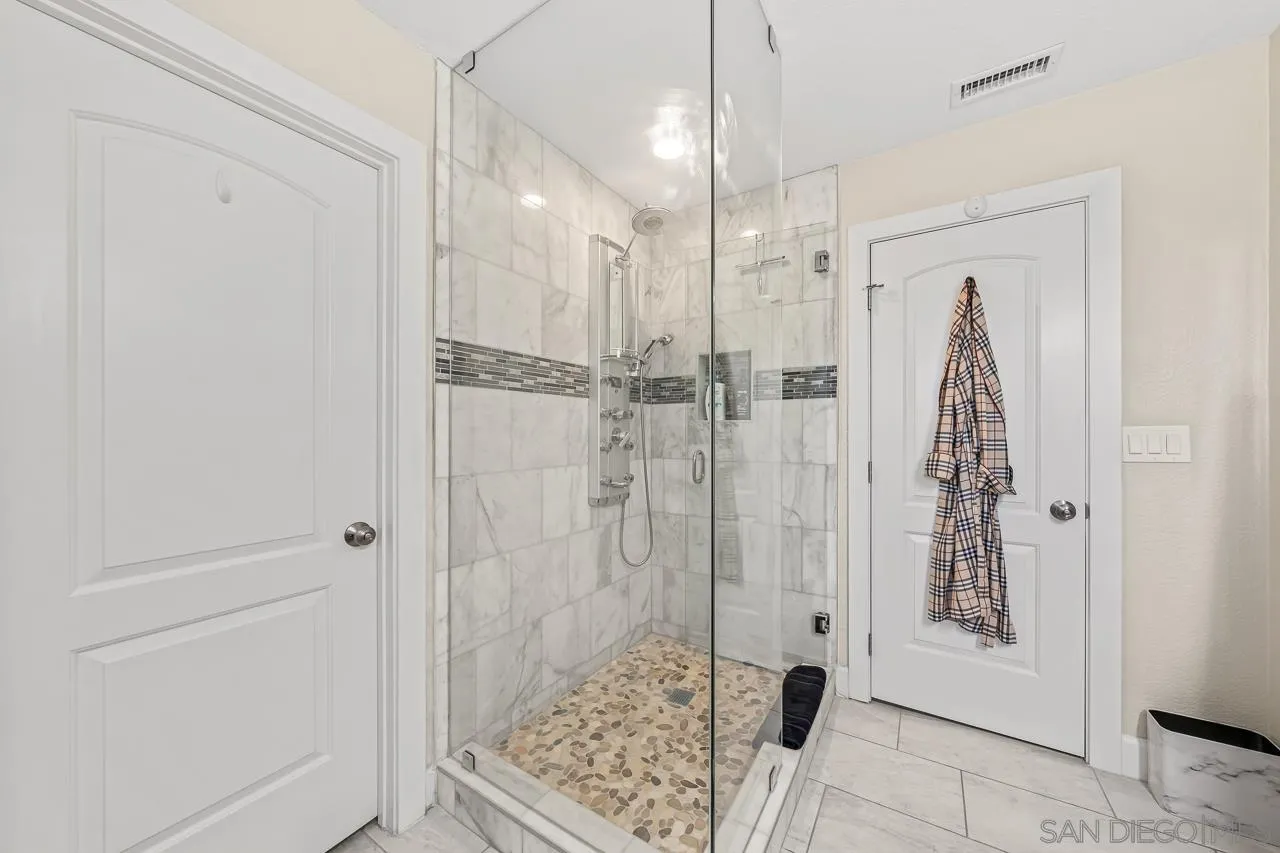 https://cdn.realtyfeed.com/cdn/127/260016070/bd87f9fb3cca438f3ee91a838842cdf7.webp