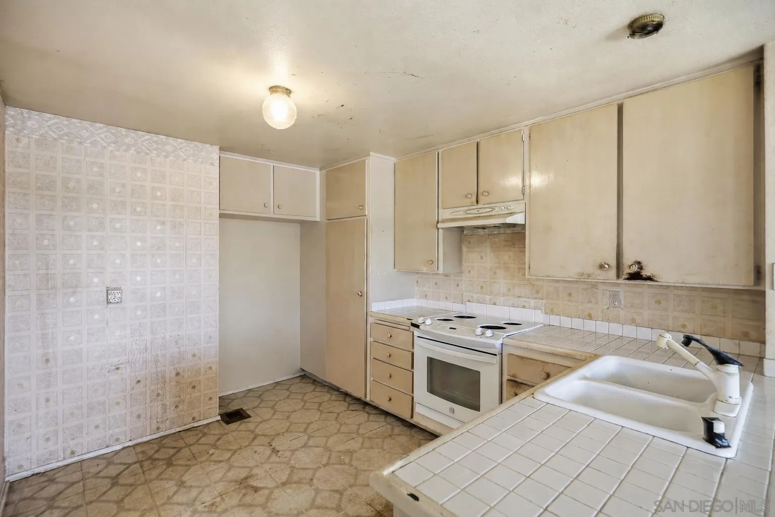 Photo #12: 260016079 Listing: Photo #12
