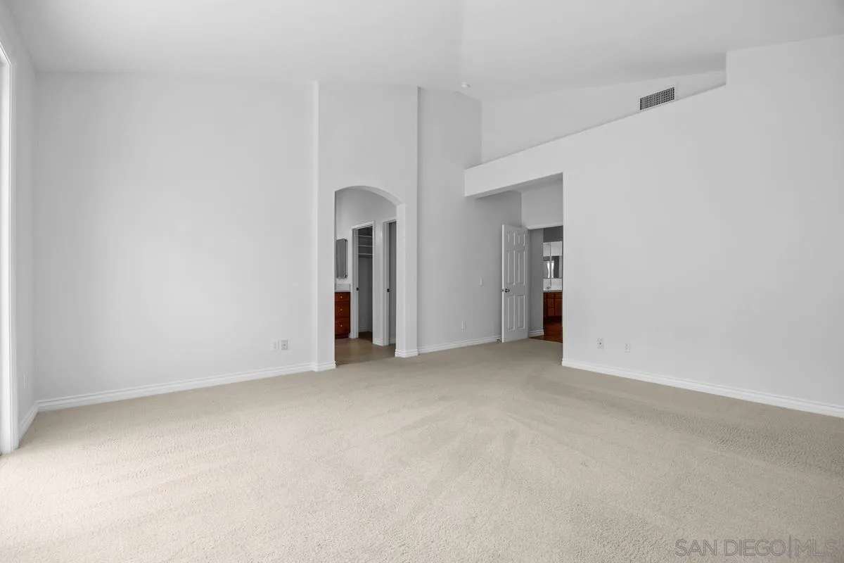 https://cdn.realtyfeed.com/cdn/127/260016090/a8ad8f120a784a513547fbf10c388054.webp