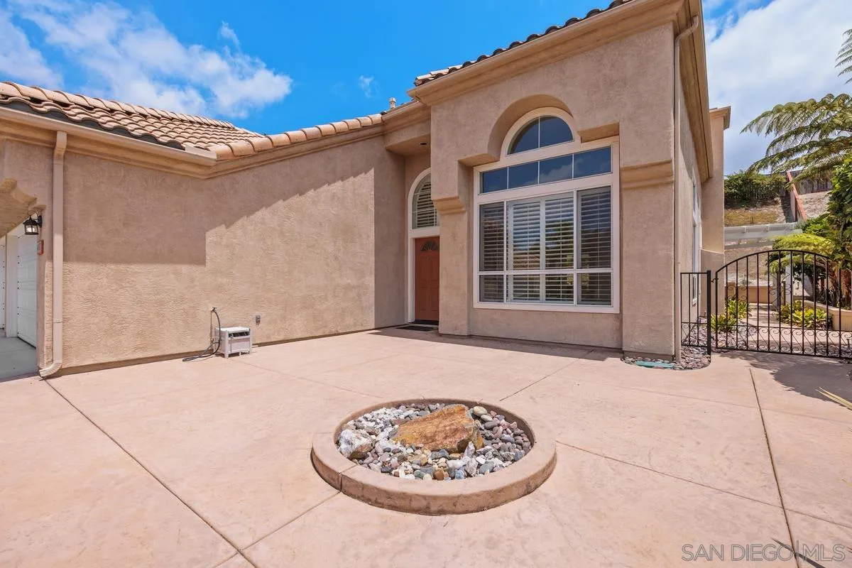 https://cdn.realtyfeed.com/cdn/127/260016090/b75e8a4f8bea7e86dbe0128fab85cd90.webp