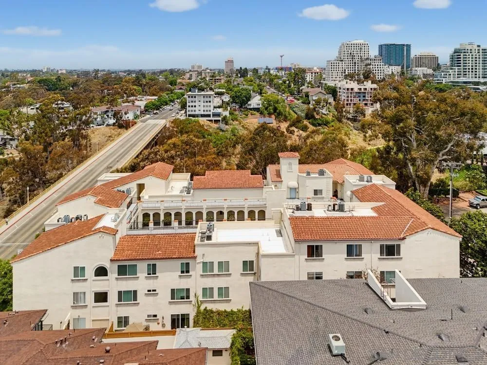 https://cdn.realtyfeed.com/cdn/127/260016102/18c18f50e96f40137e68af85c404bb2f.webp
