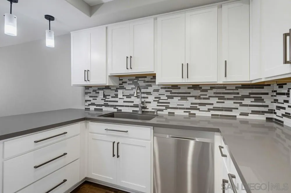 https://cdn.realtyfeed.com/cdn/127/260016102/29ef3e9ca39a02f54a54d70bb5c73fae.webp