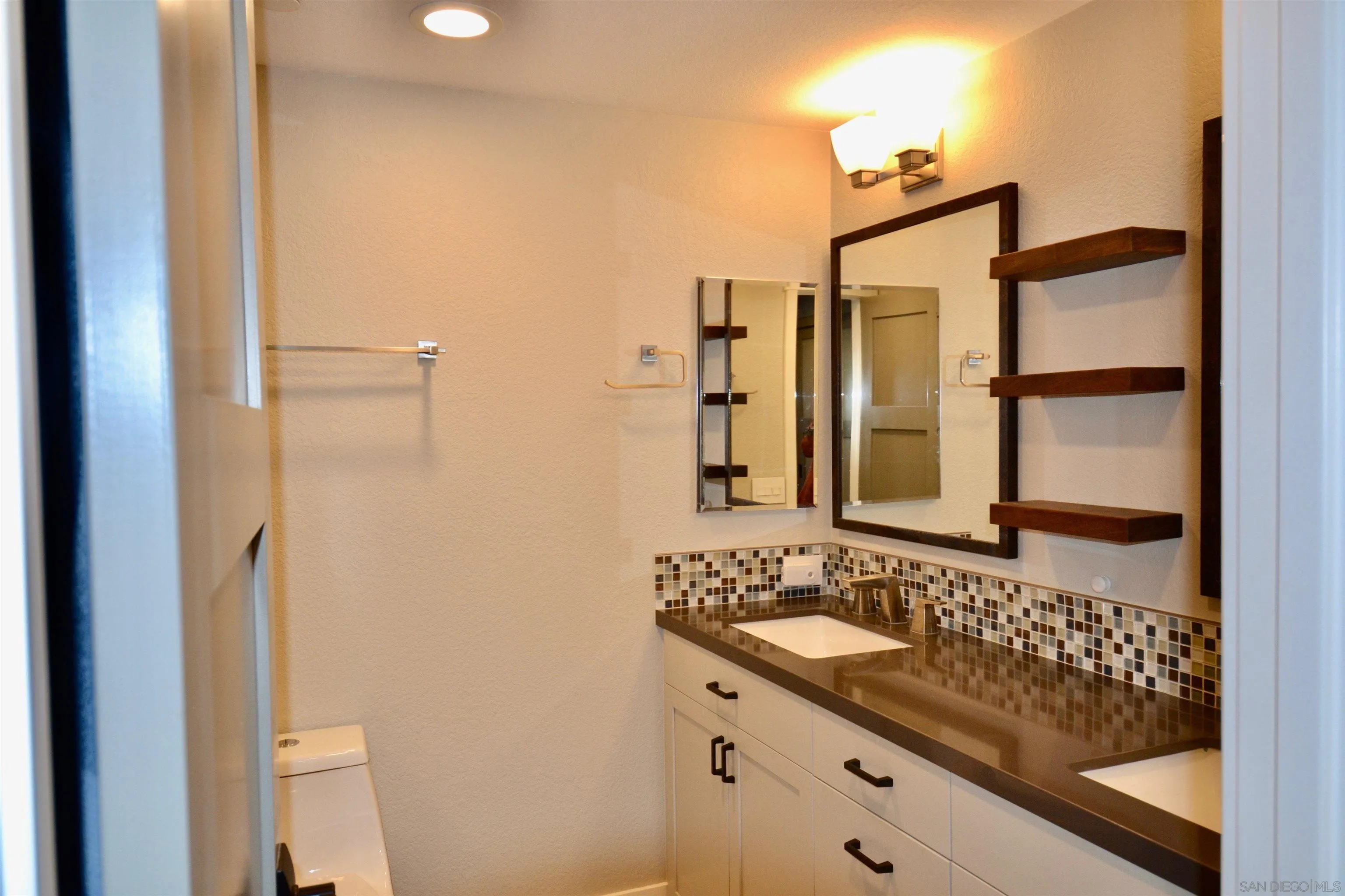 https://cdn.realtyfeed.com/cdn/127/260016102/537d8c8c88776afa306eee713e679028.webp