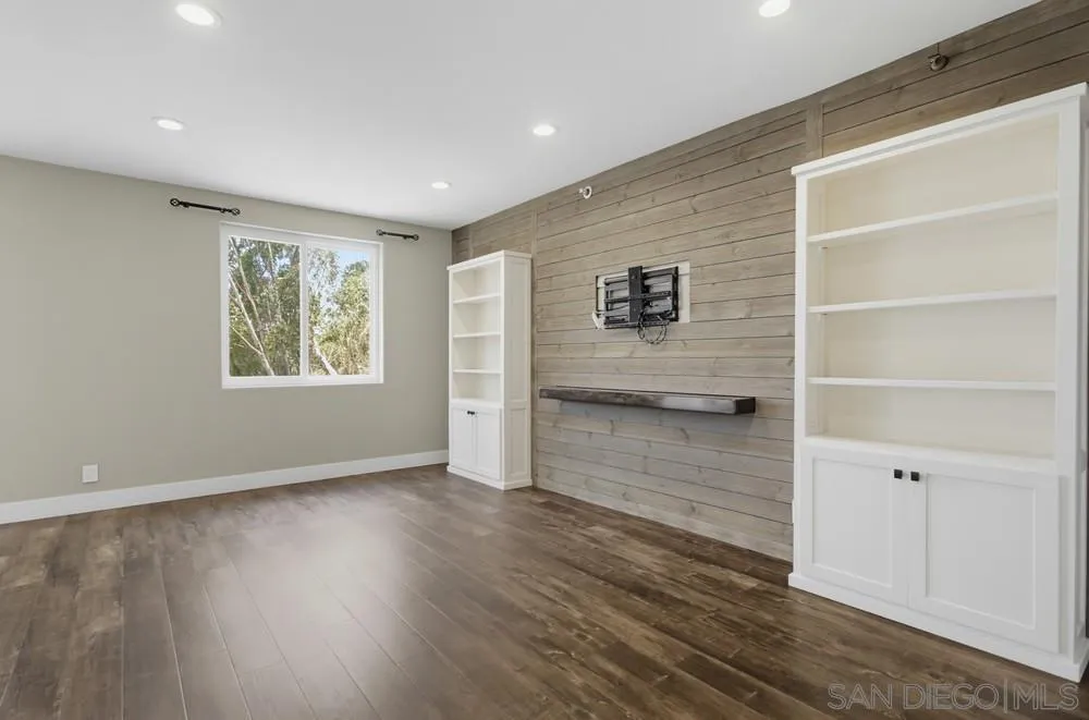 https://cdn.realtyfeed.com/cdn/127/260016102/79f22f93ed26c474a285c8daed25ac4c.webp