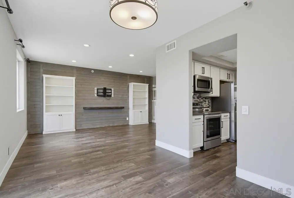 https://cdn.realtyfeed.com/cdn/127/260016102/8a2e0fc587e9dd320d588818deb10cf3.webp
