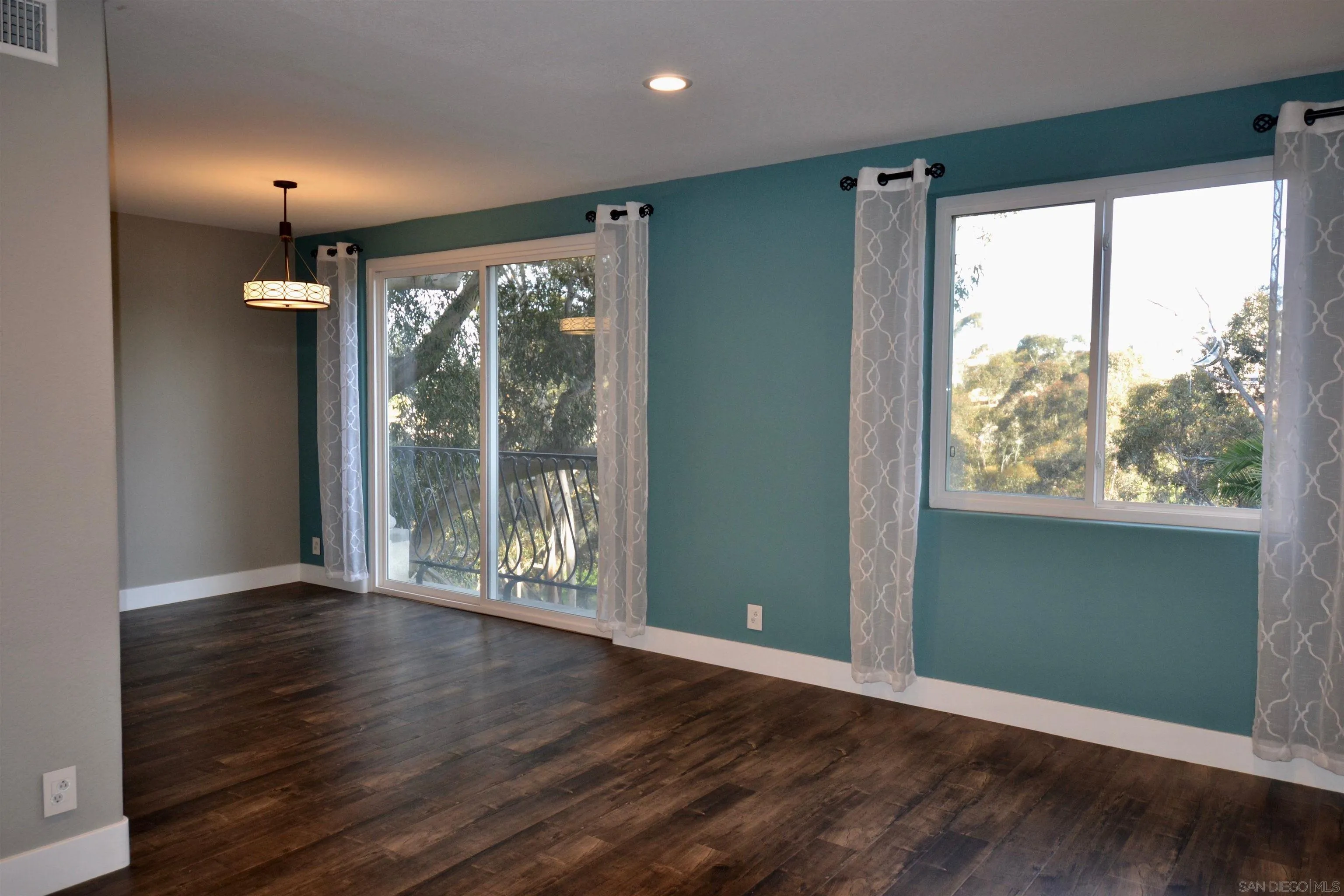 https://cdn.realtyfeed.com/cdn/127/260016102/8ad92d6f5e6a1831e0c10f9cd2d0e096.webp