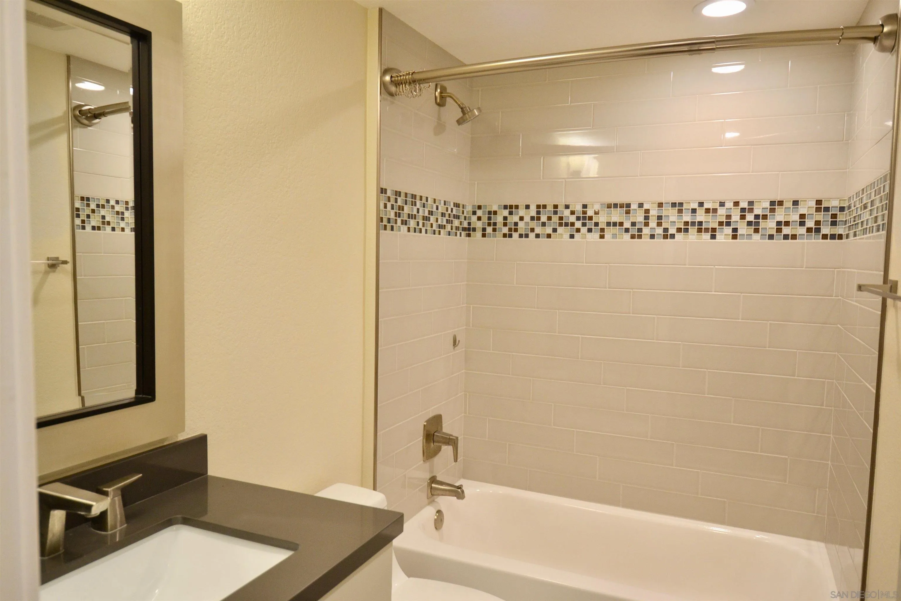 https://cdn.realtyfeed.com/cdn/127/260016102/fe566cab216616d845de33fa7871fcea.webp