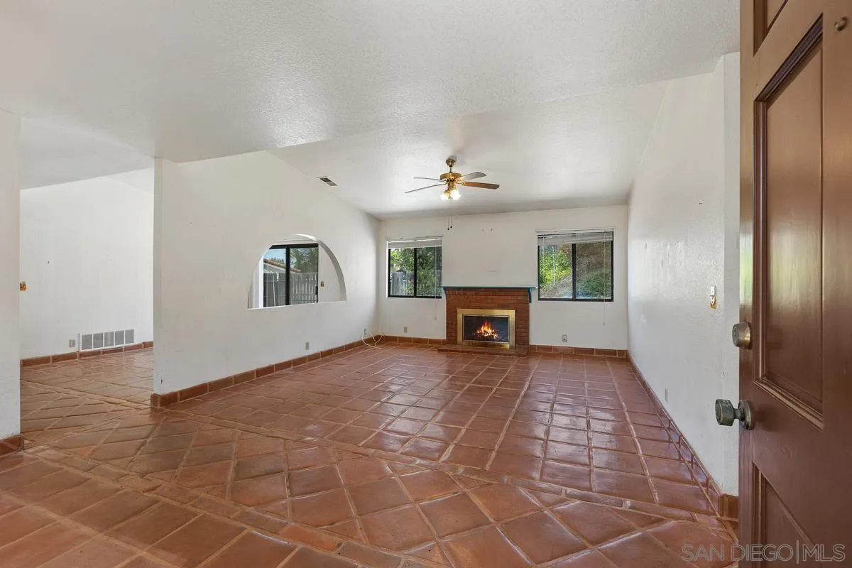 https://cdn.realtyfeed.com/cdn/127/260016103/5d6a3caac57c9b2d8bbc6a02fa41c07c.webp