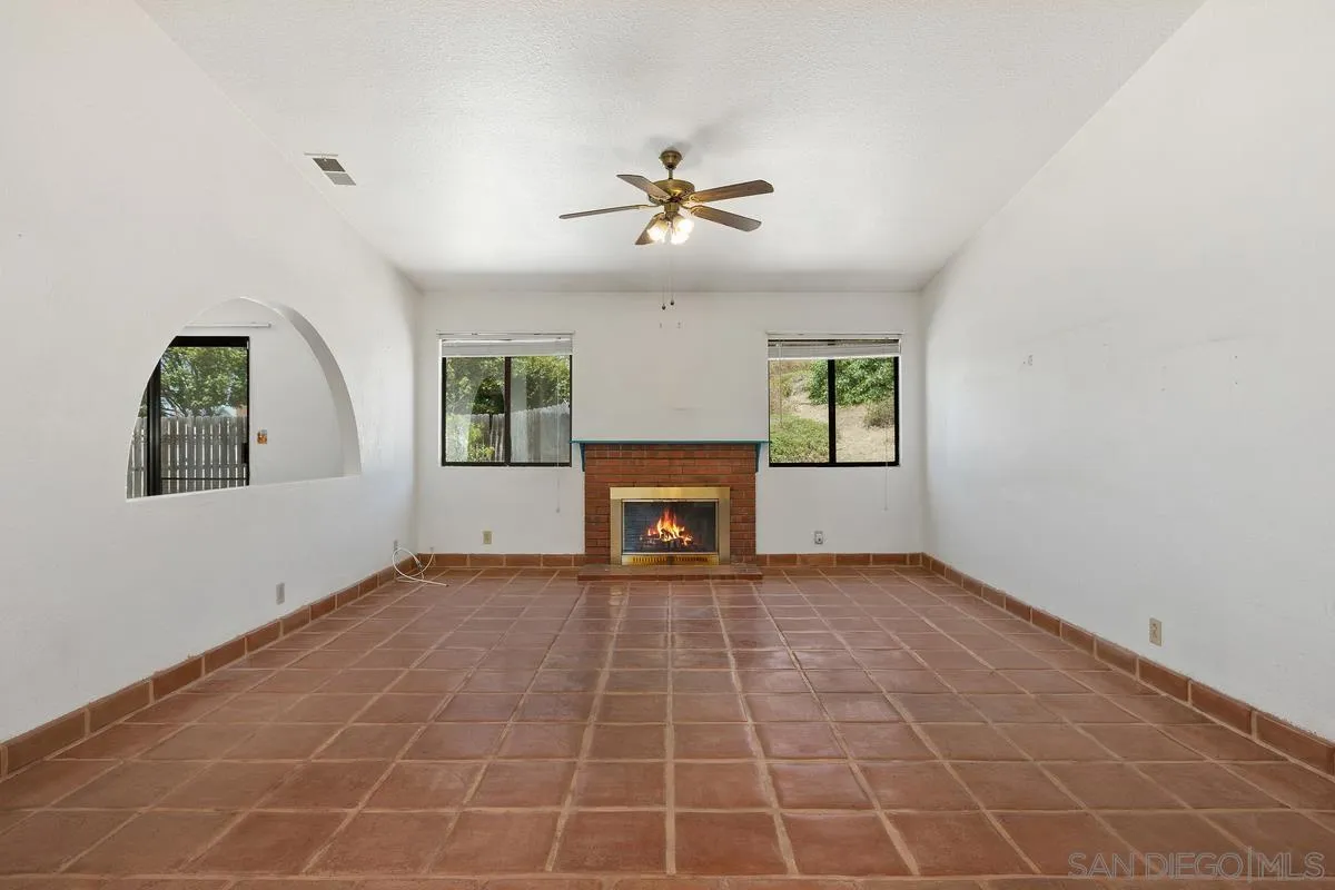 https://cdn.realtyfeed.com/cdn/127/260016103/6acb1b51bd66476f3ba66fced279d03f.webp