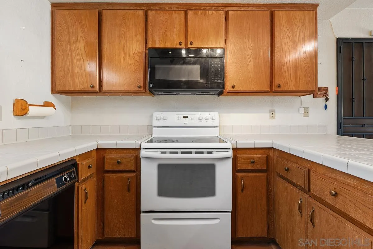 https://cdn.realtyfeed.com/cdn/127/260016103/ccc1262987fa04d9370a8ab0268f4861.webp
