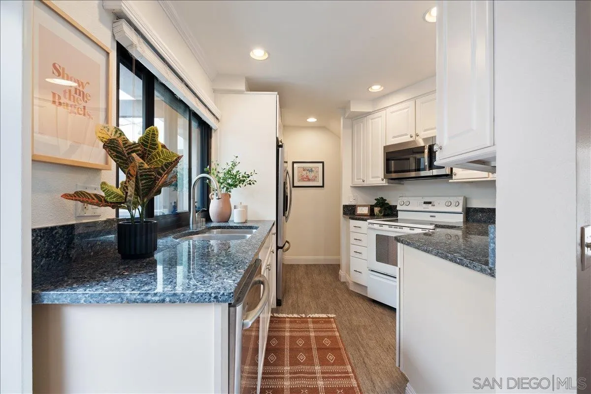 Photo #8: 260016108 Listing: Photo #8