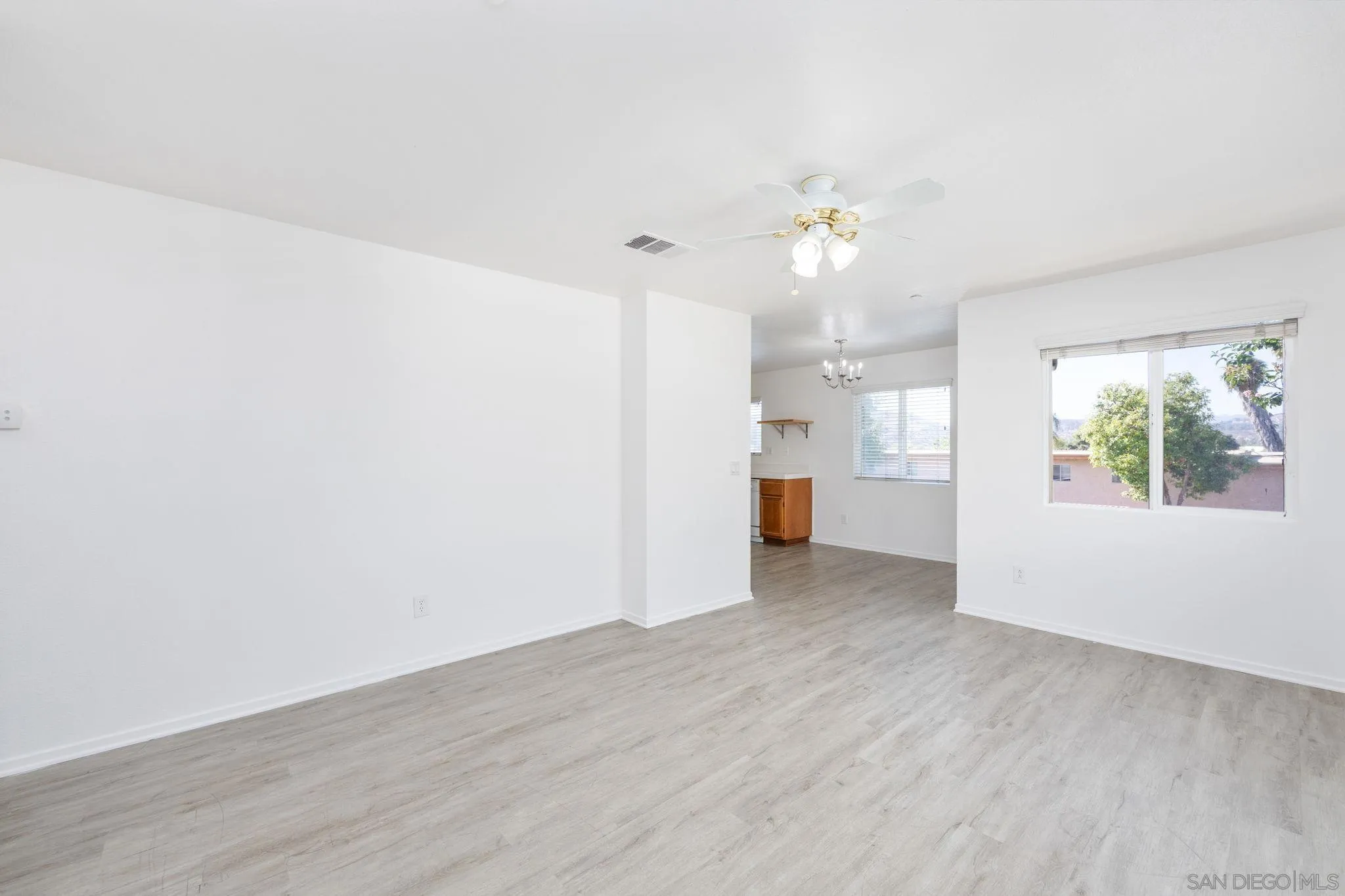 Photo #2: 260016113 Listing: Photo #2