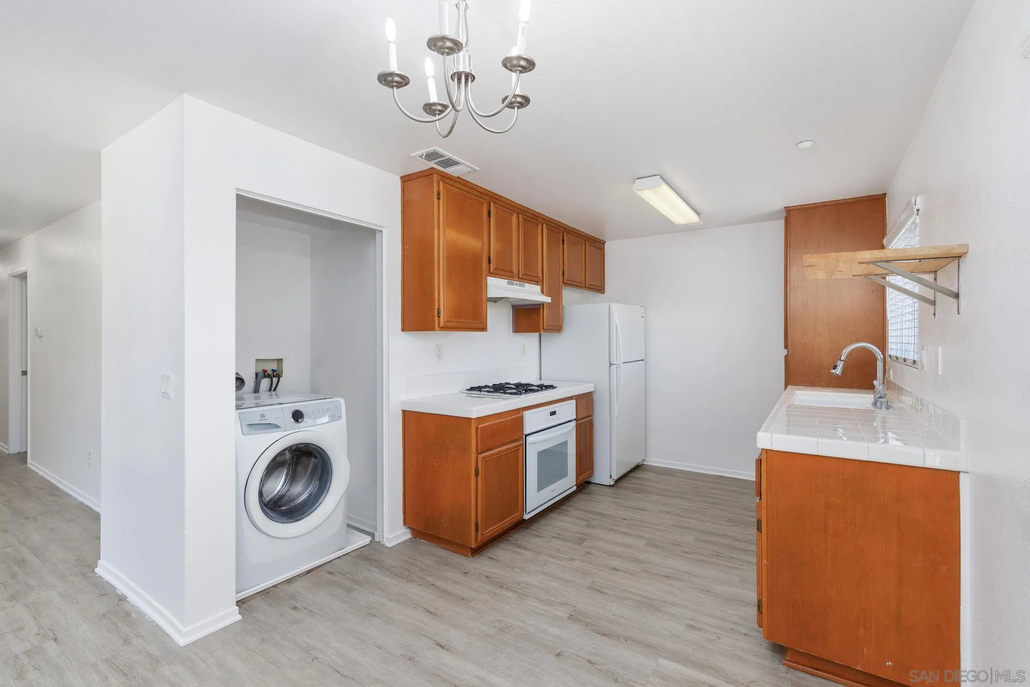 Photo #12: 260016113 Listing: Photo #12