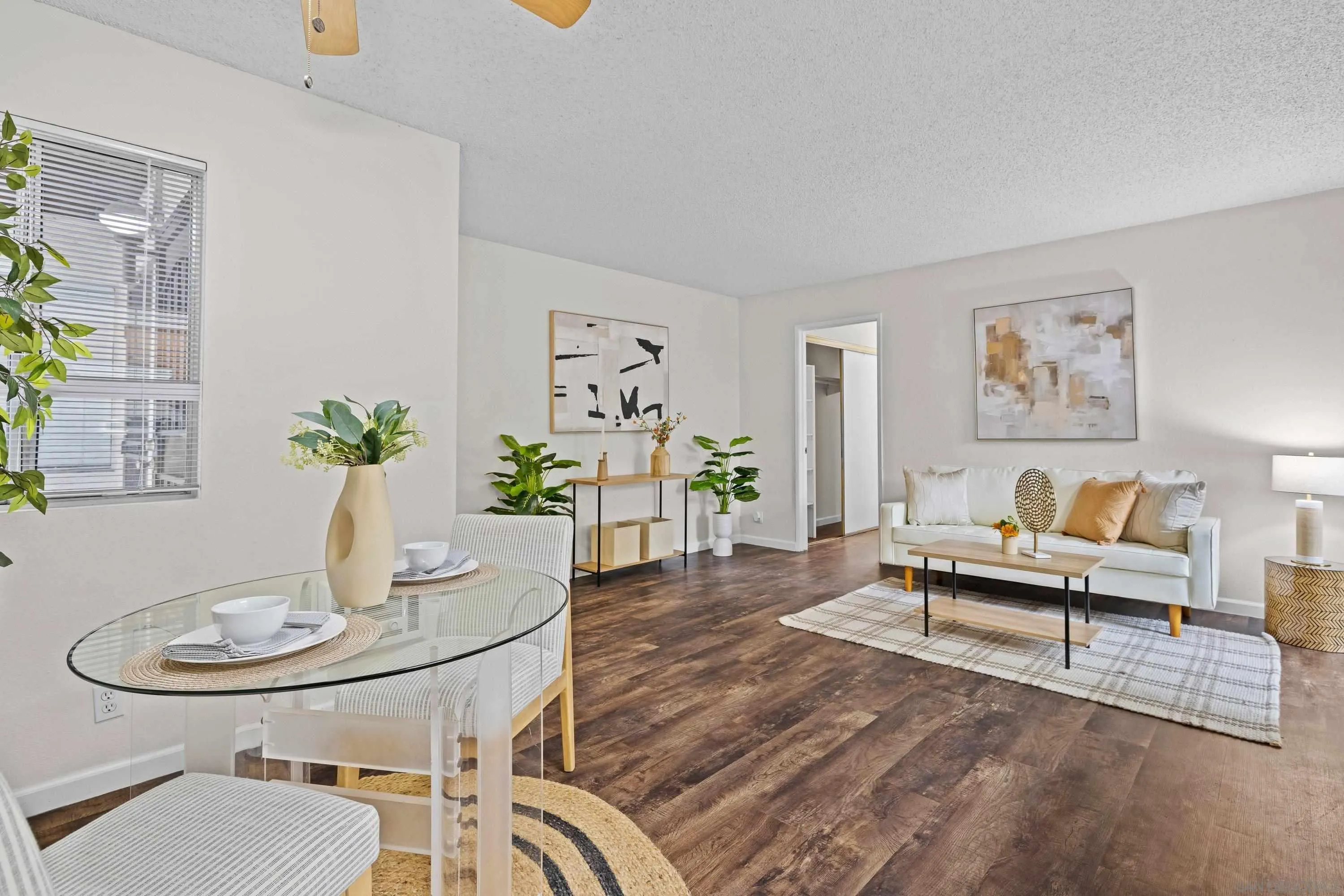 Photo #1: 260016114 Listing: Photo #1