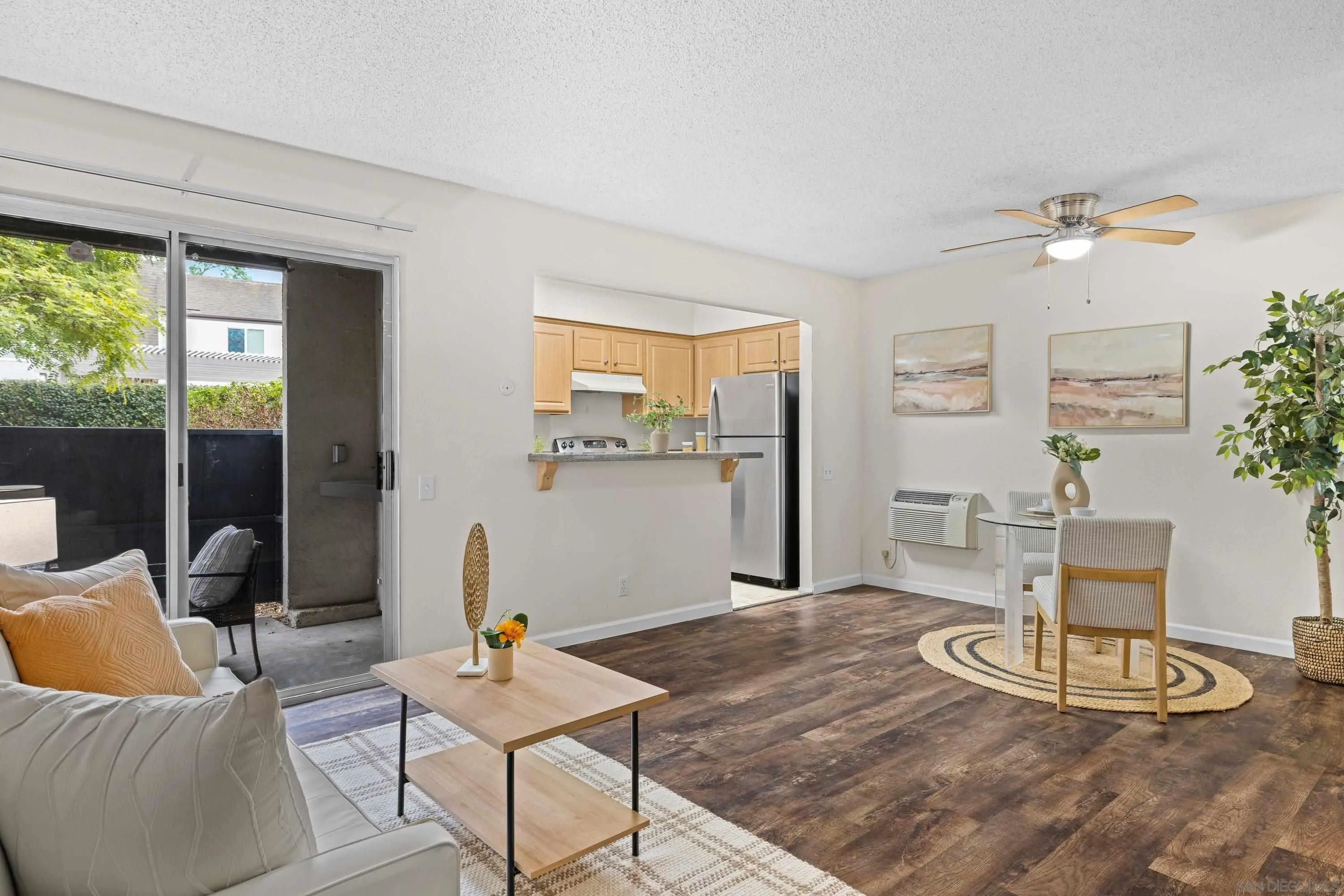 Photo #3: 260016114 Listing: Photo #3