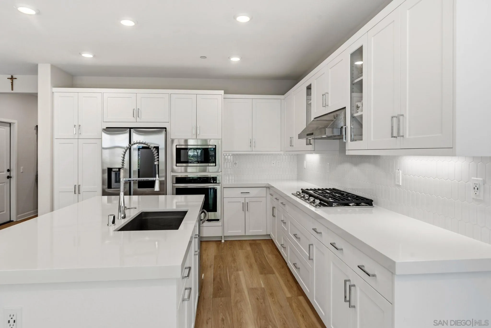 Photo #3: 260016119 Listing: Photo #3