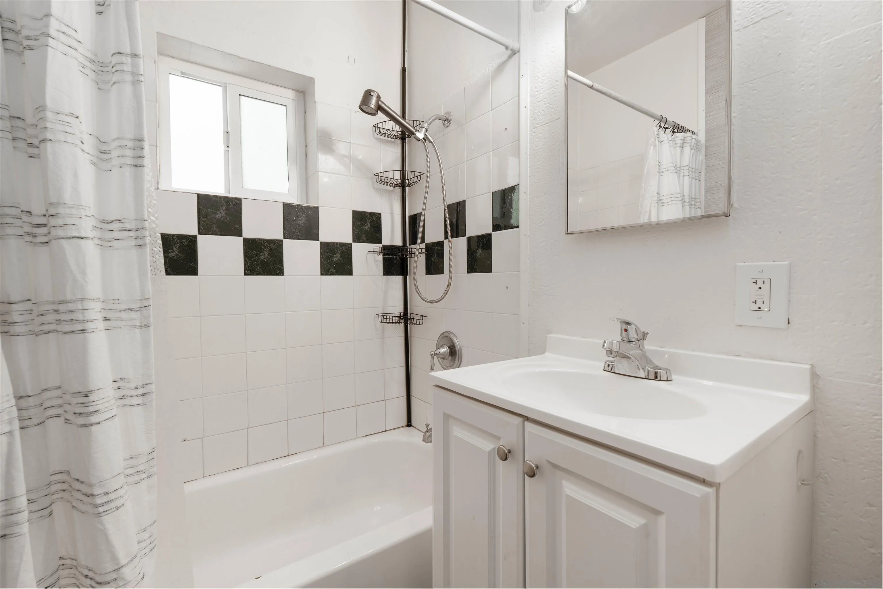https://cdn.realtyfeed.com/cdn/127/260016120/55b89cca23f1cd6c3ccc9b3e6ff763b0.webp