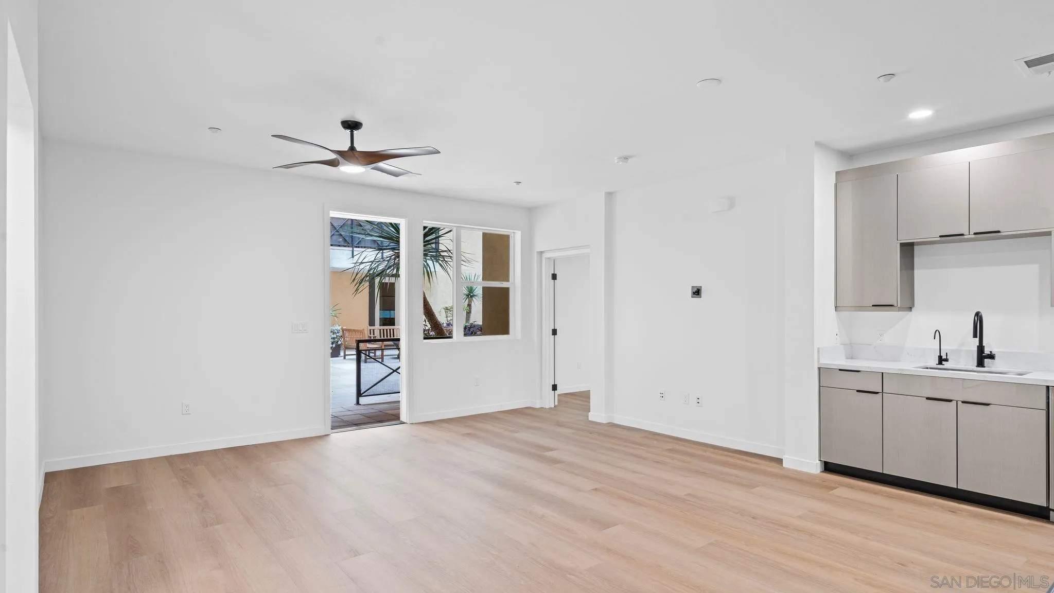 https://cdn.realtyfeed.com/cdn/127/260016121/a1159ba8dfcb08743267647bce692f37.webp