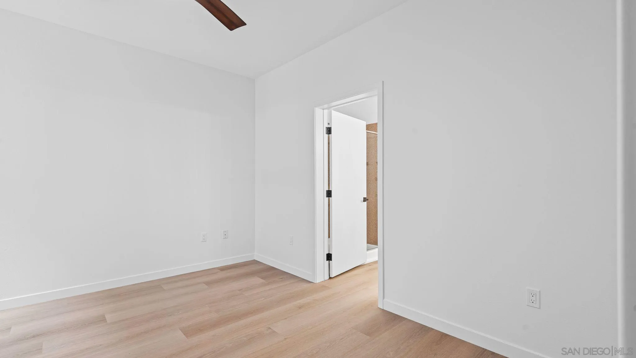 https://cdn.realtyfeed.com/cdn/127/260016121/a95a416d8e0094169067ad2e350d42f2.webp