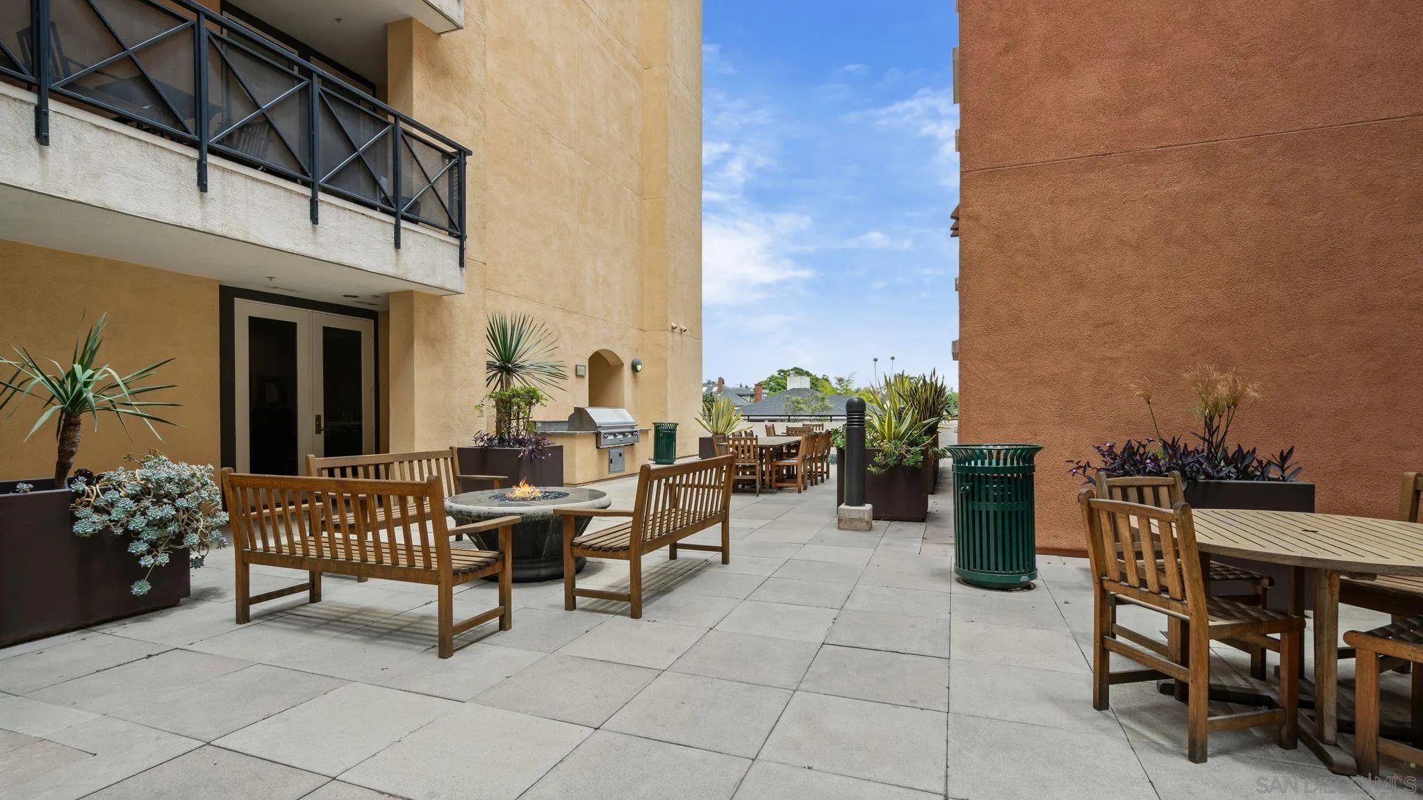 https://cdn.realtyfeed.com/cdn/127/260016121/c9b9dedcce9f8d1c6f1bd71e7807afb1.webp