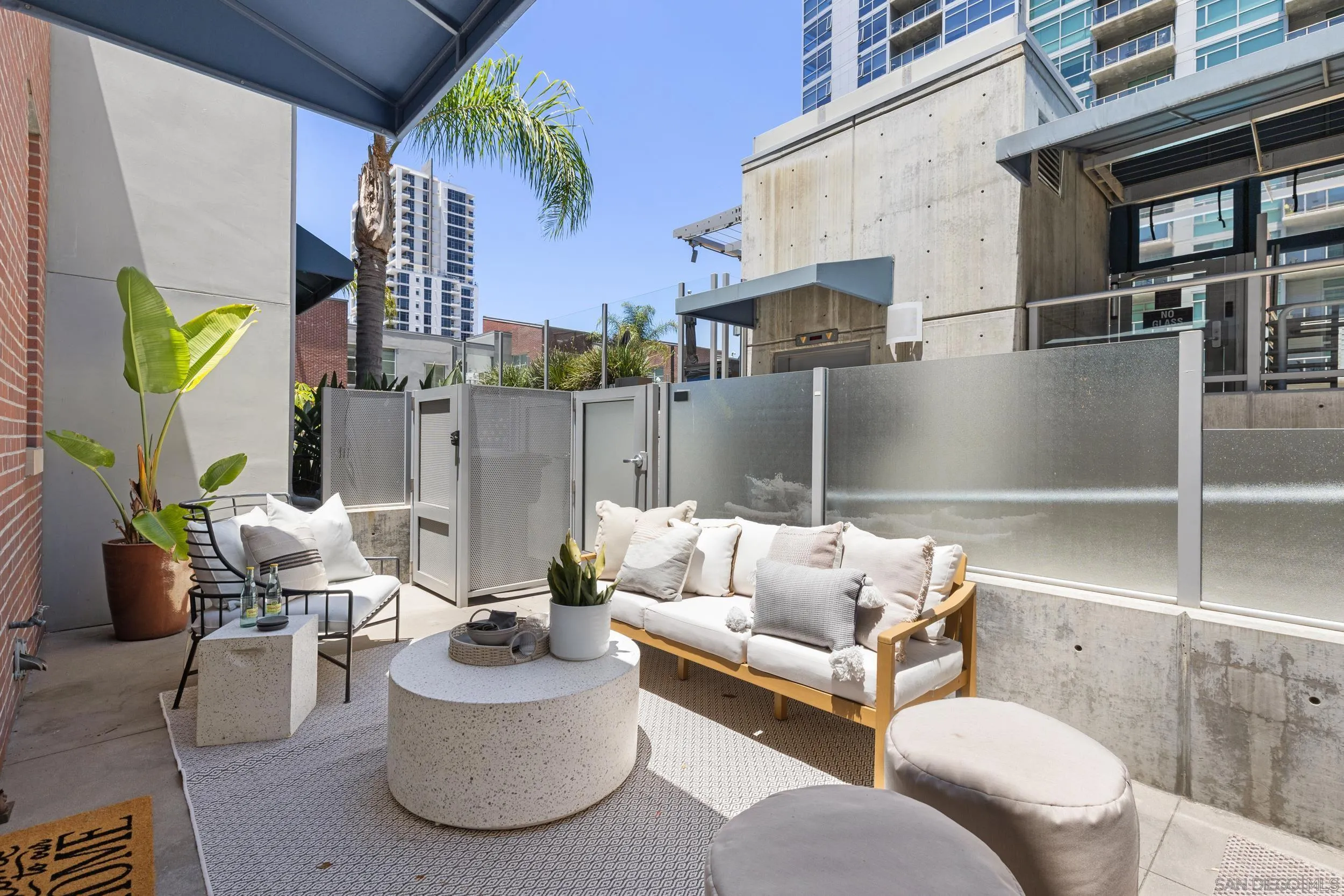 https://cdn.realtyfeed.com/cdn/127/260016128/0ae95ccb4cc7b6a4202090a3a2a2a46d.webp