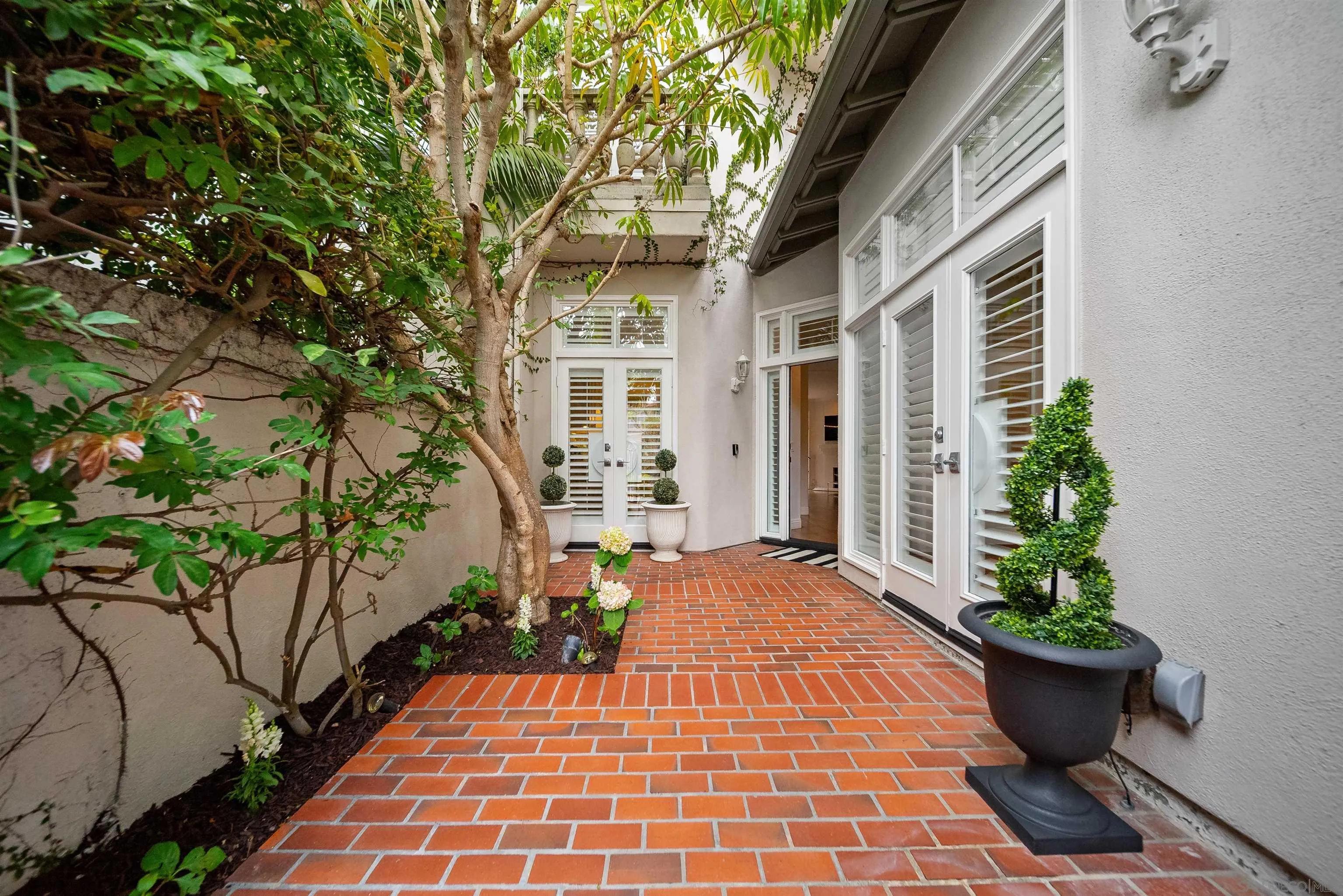 https://cdn.realtyfeed.com/cdn/127/260016133/0d0bc174c3bf9da811196d5a0e8d2501.webp