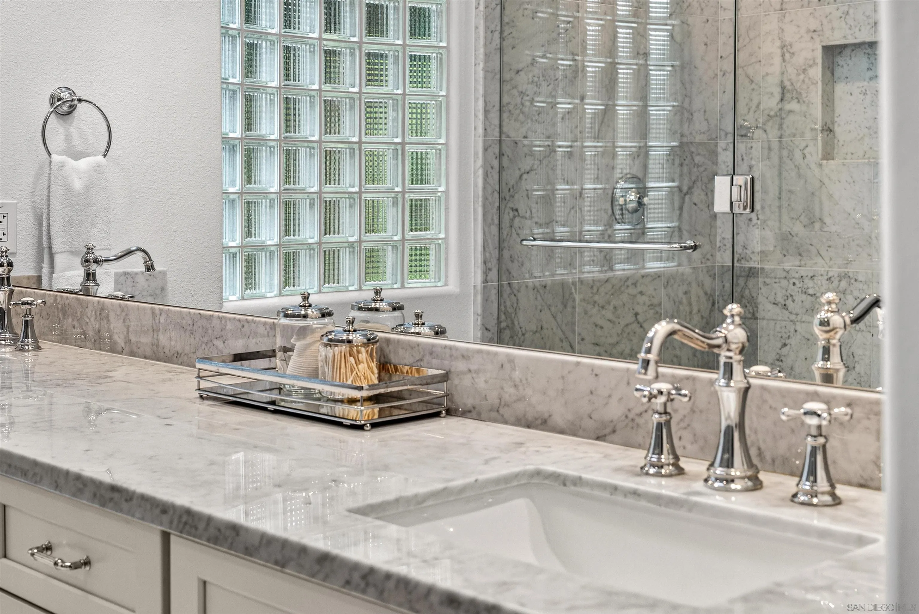 https://cdn.realtyfeed.com/cdn/127/260016133/3f650485c2138155c3a645d6b89fe96b.webp