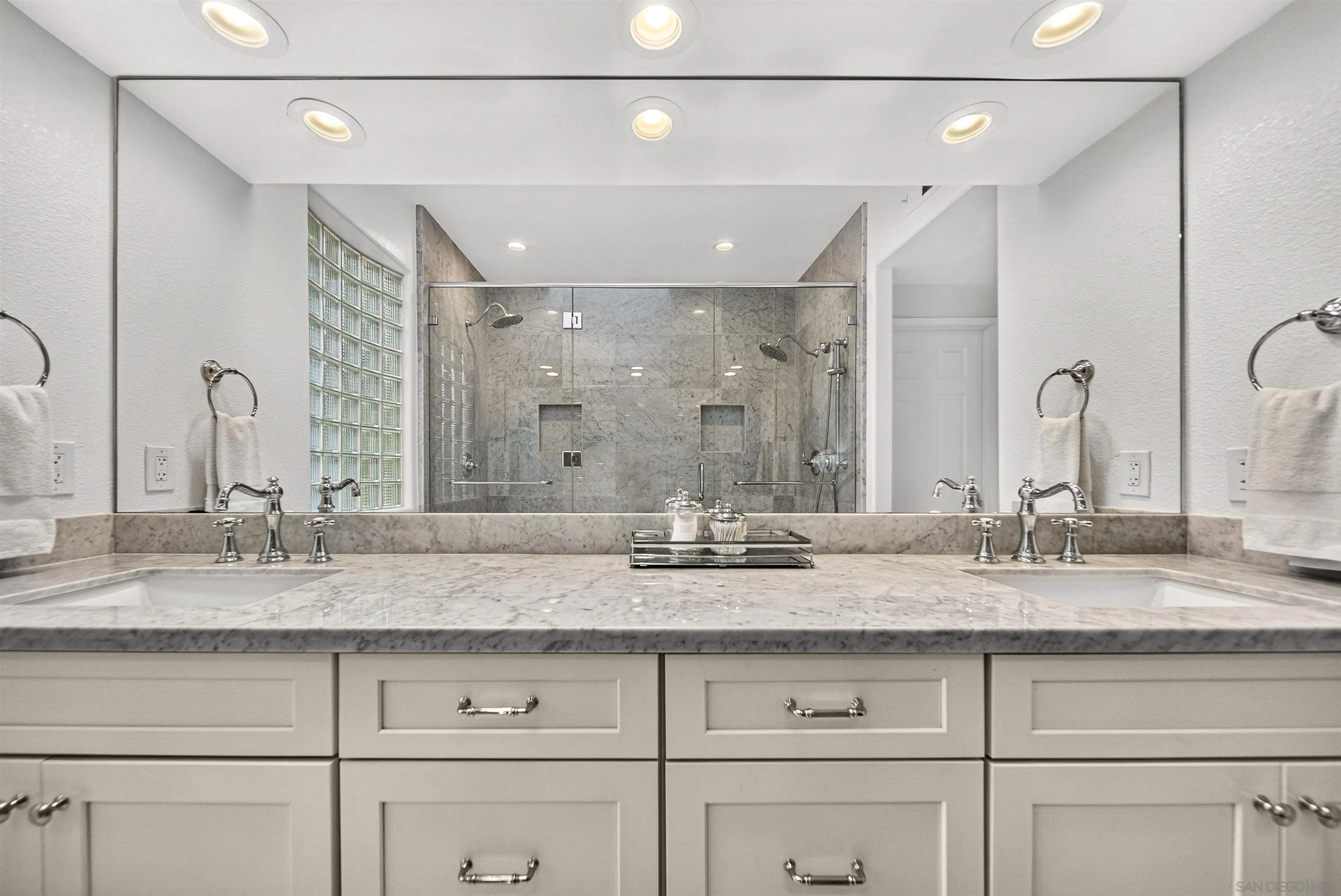 https://cdn.realtyfeed.com/cdn/127/260016133/5935cb885cf4c6bd18a05ba4ba862ab5.webp