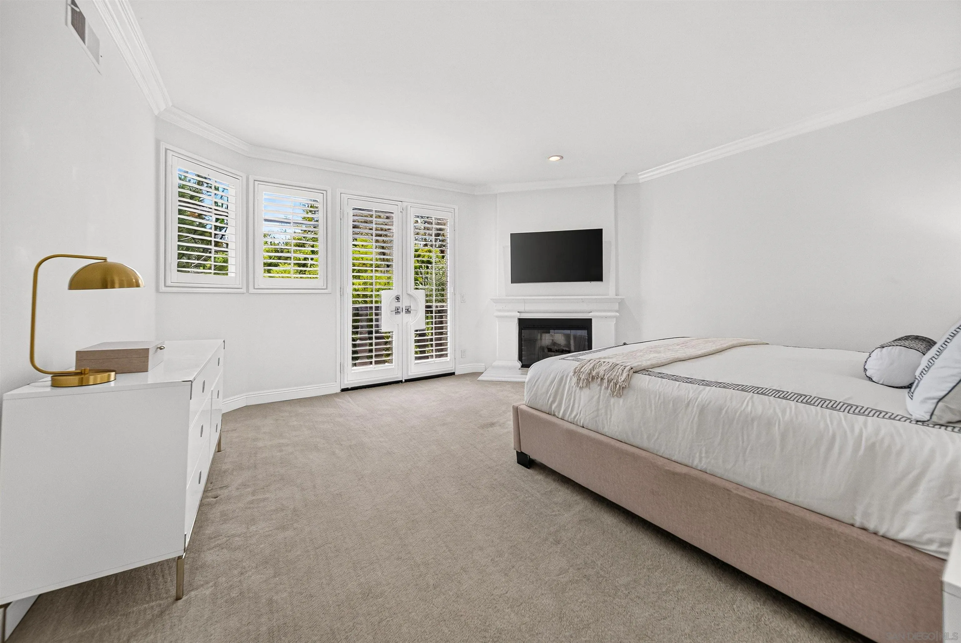 https://cdn.realtyfeed.com/cdn/127/260016133/6e26ed4d296410bae993340d60860d44.webp