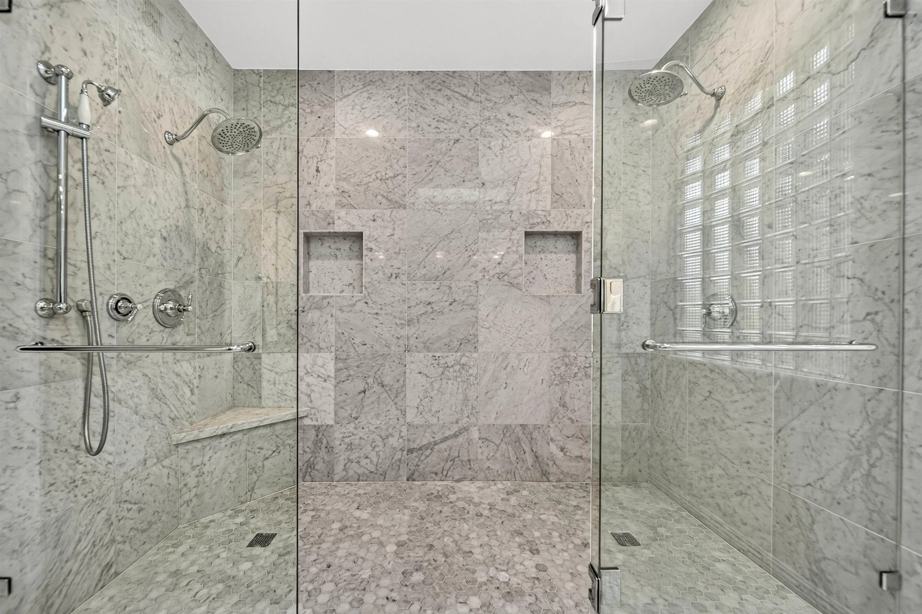 https://cdn.realtyfeed.com/cdn/127/260016133/8a49b7455c25afe42d9980ffc9c74d86.webp