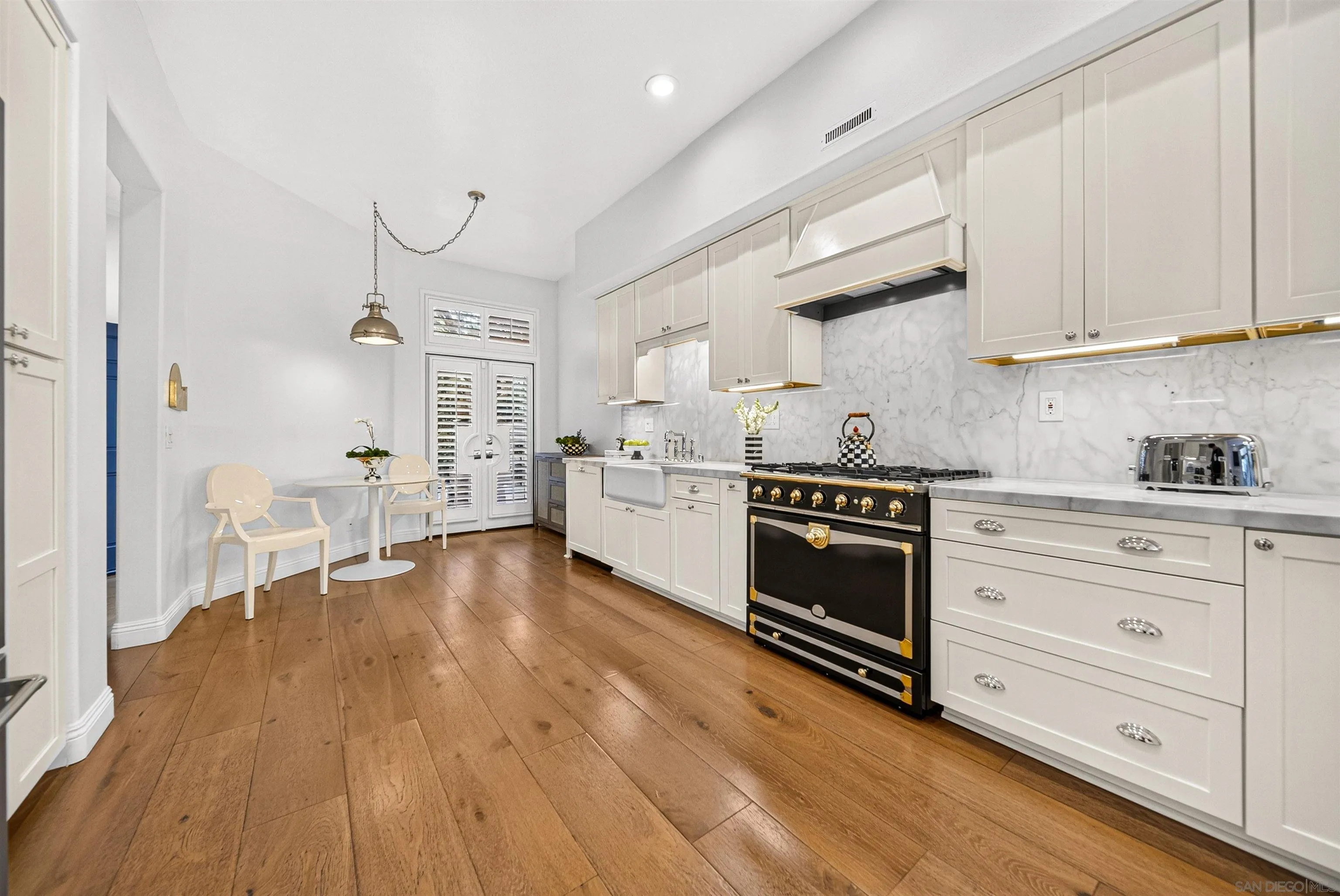 https://cdn.realtyfeed.com/cdn/127/260016133/8f948b3ced95bda8ab9e9d34d3db7f7f.webp