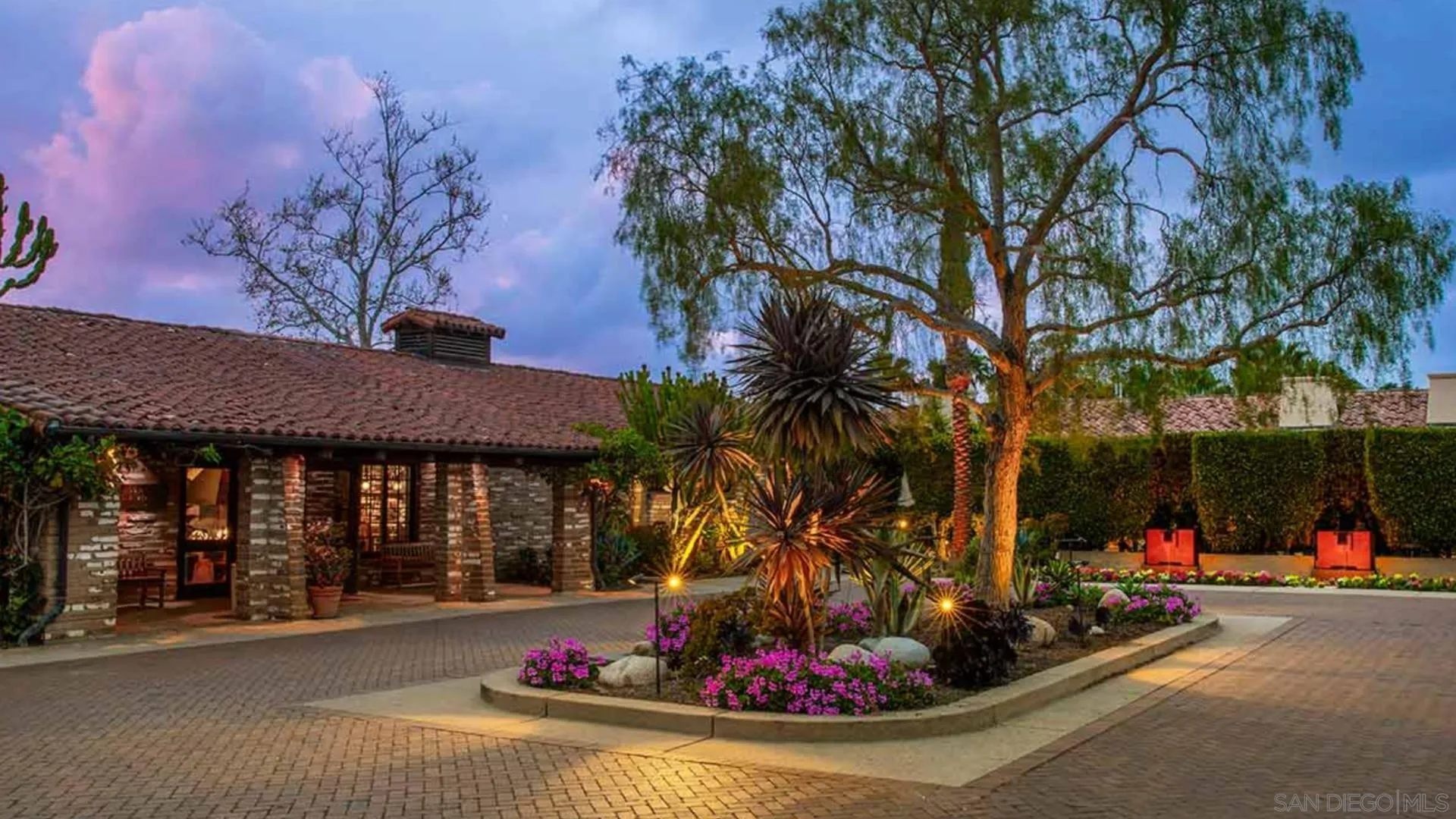 https://cdn.realtyfeed.com/cdn/127/260016133/9153fd01577c1c8003beb559a60f6d6e.webp